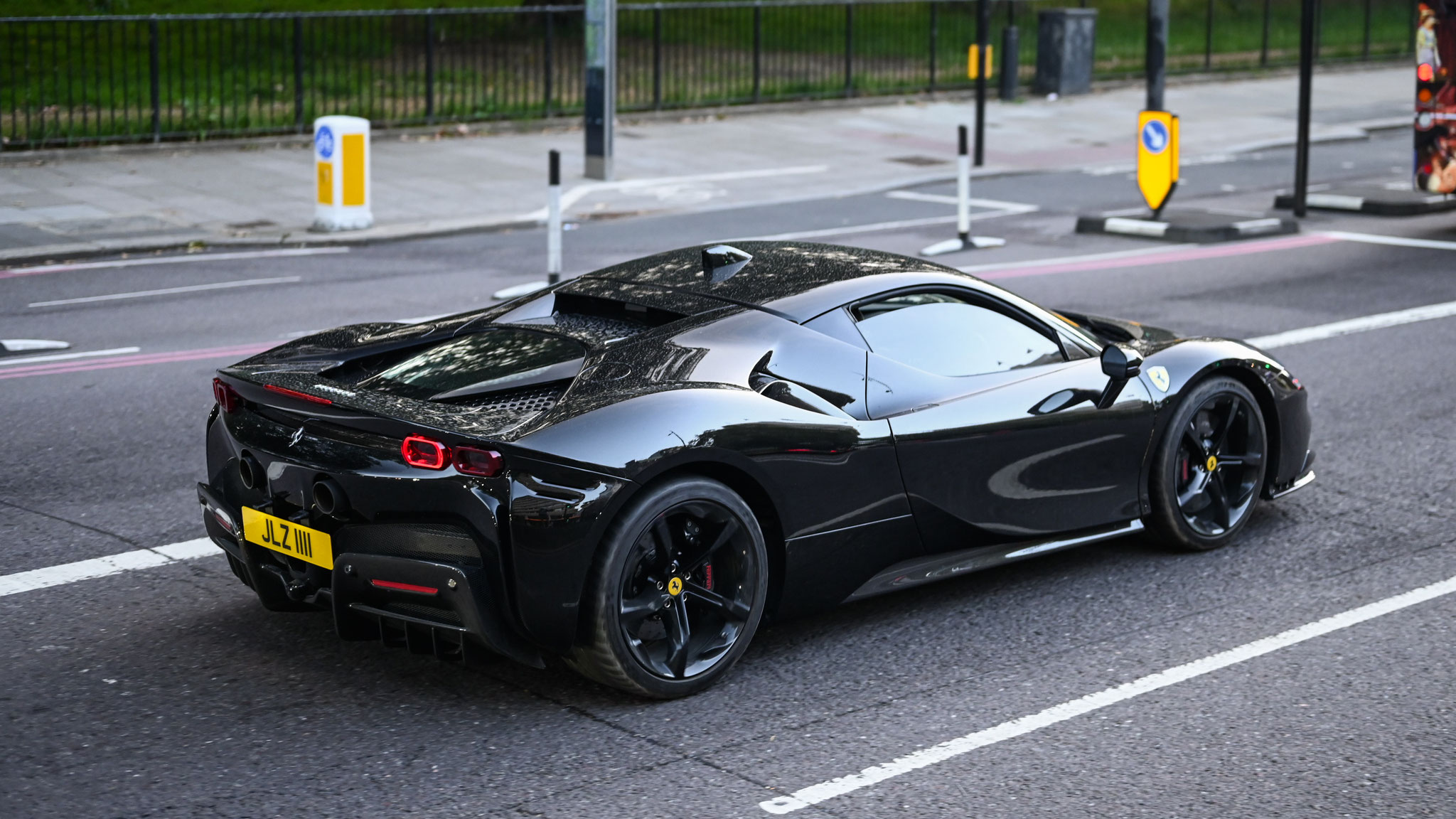 Ferrari SF90 Stradale - JLZ111 (GB)