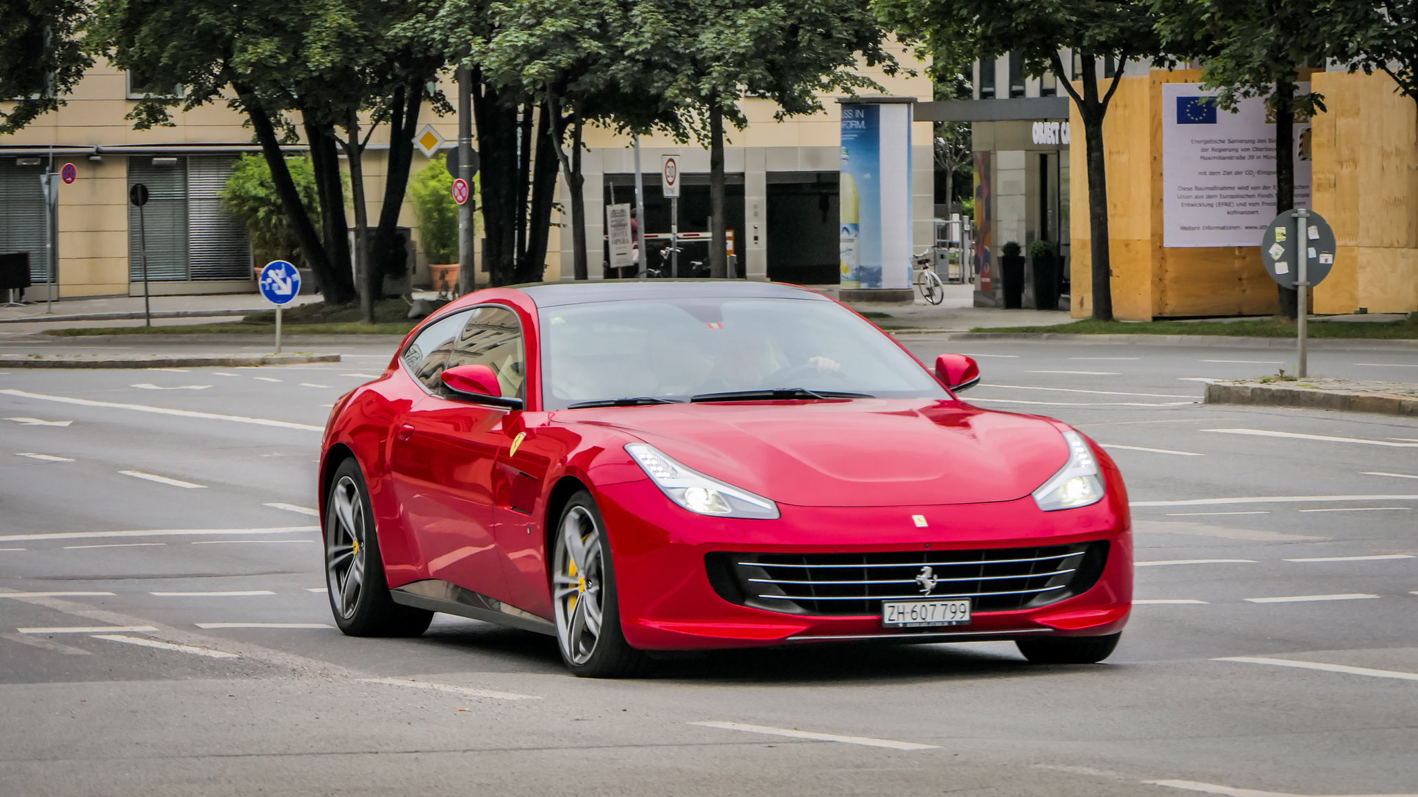 Ferrari GTC4 Lusso - ZH607799 (CH)