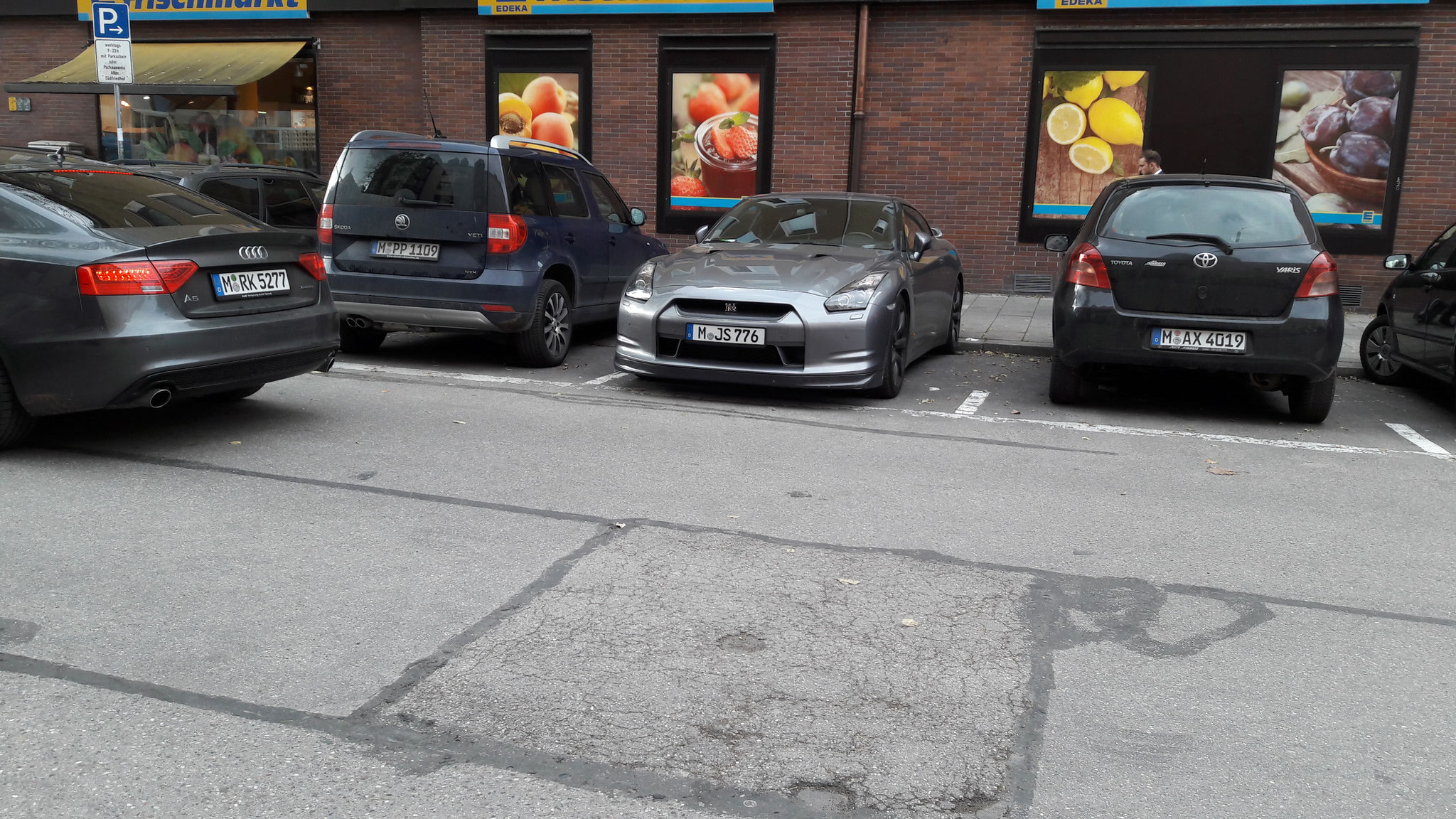 Nissan GTR - M-JS776