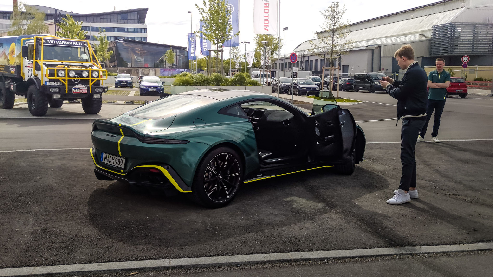 Aston Martin Vantage - M-AM989