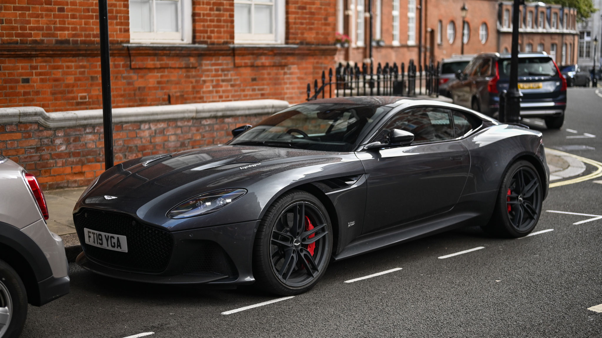 Aston Martin DBS Superleggera - FT19YGA (GB)