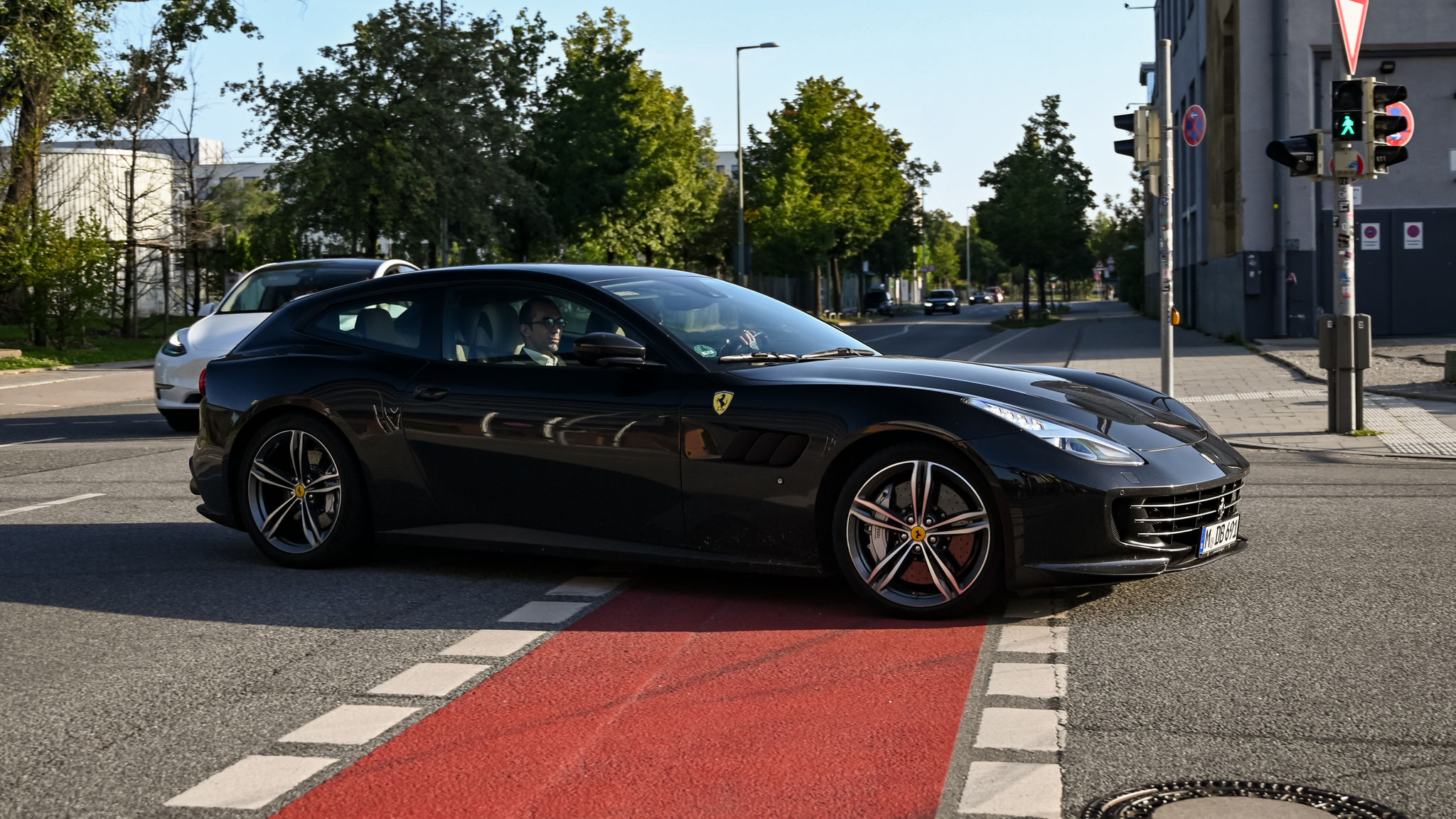 Ferrari GTC4 Lusso - M-DB691