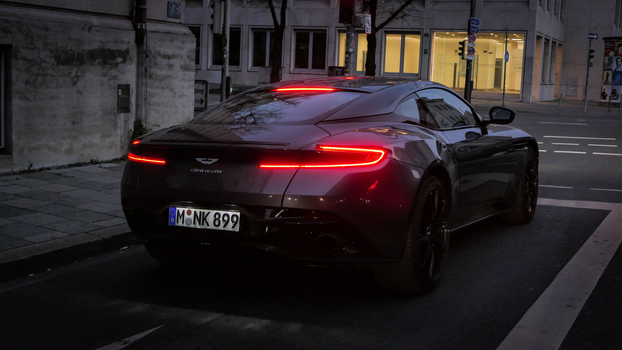 Aston Martin DB11 - M-NK899