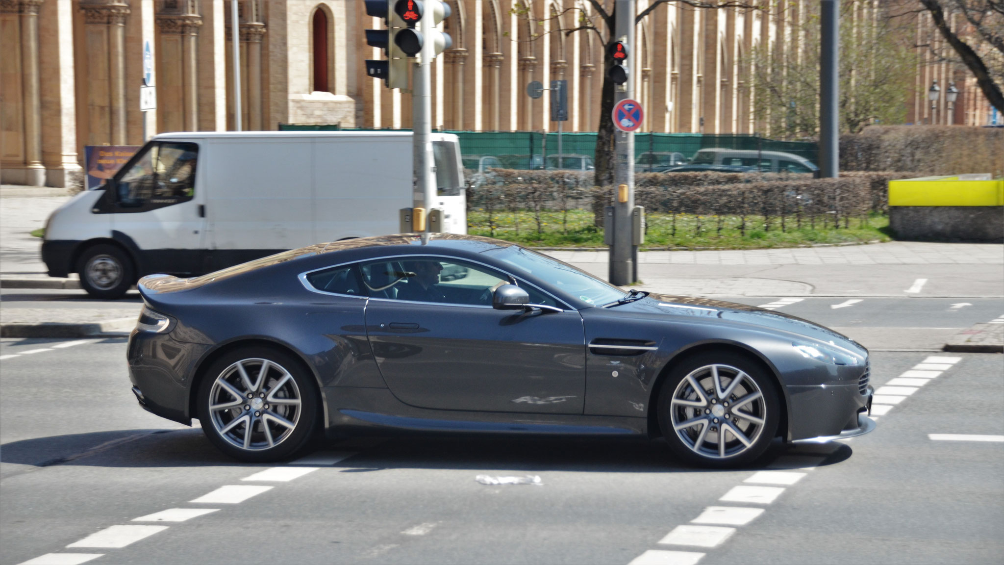 Aston Martin Vantage V8 - M-MS978