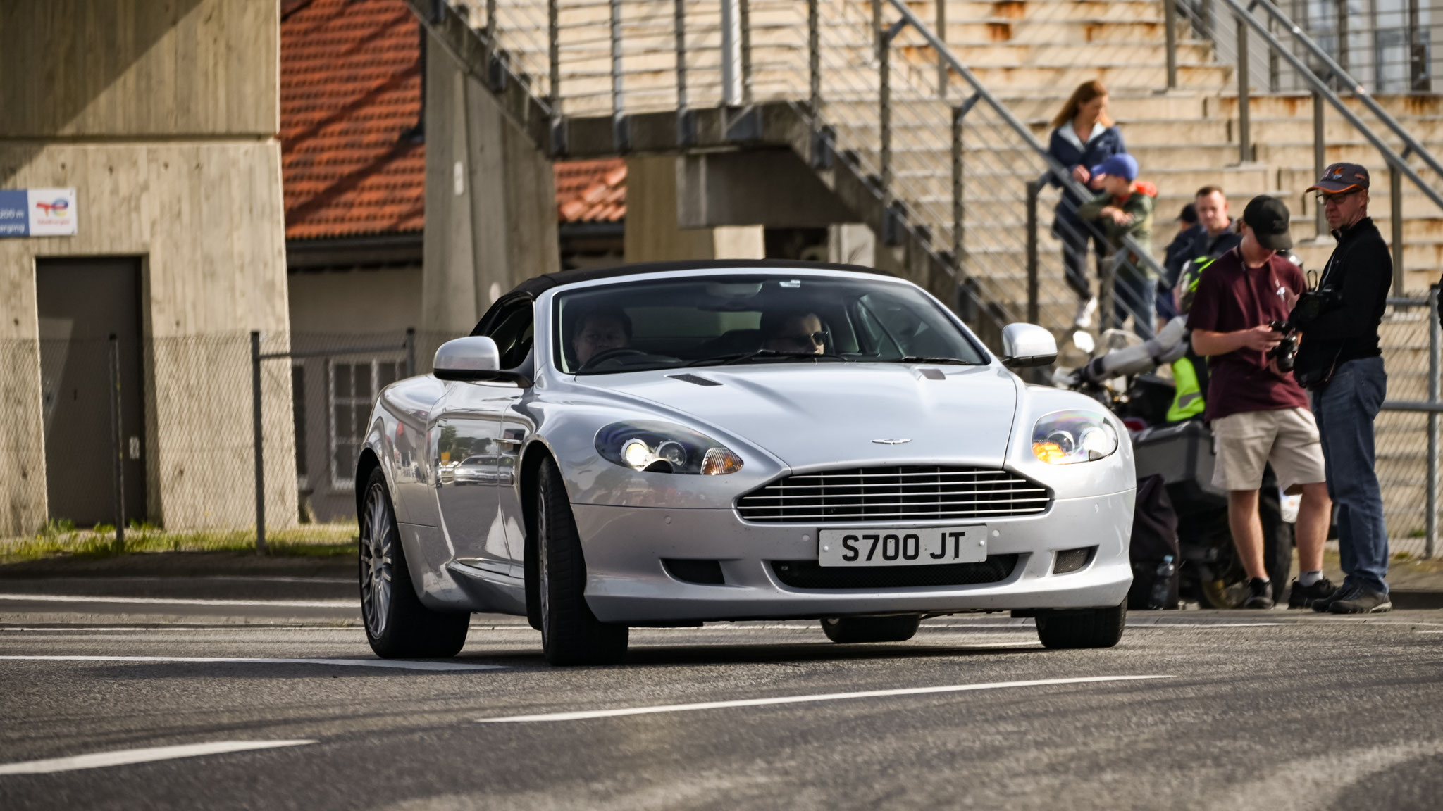 Aston Martin DB9 Volante - S700JT (GB)