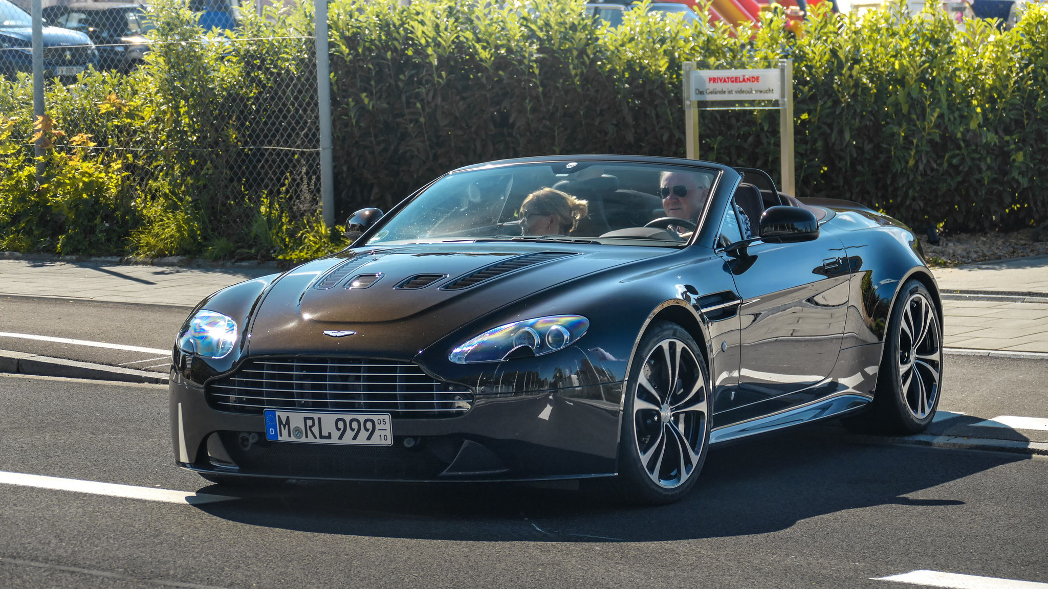 Aston Martin Vantage Volante V12 - M-RL999