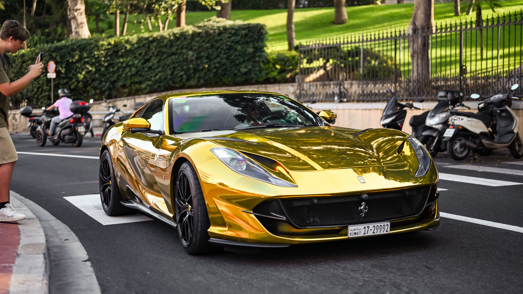 Ferrari 812 Superfast - 1729992 (KWT)
