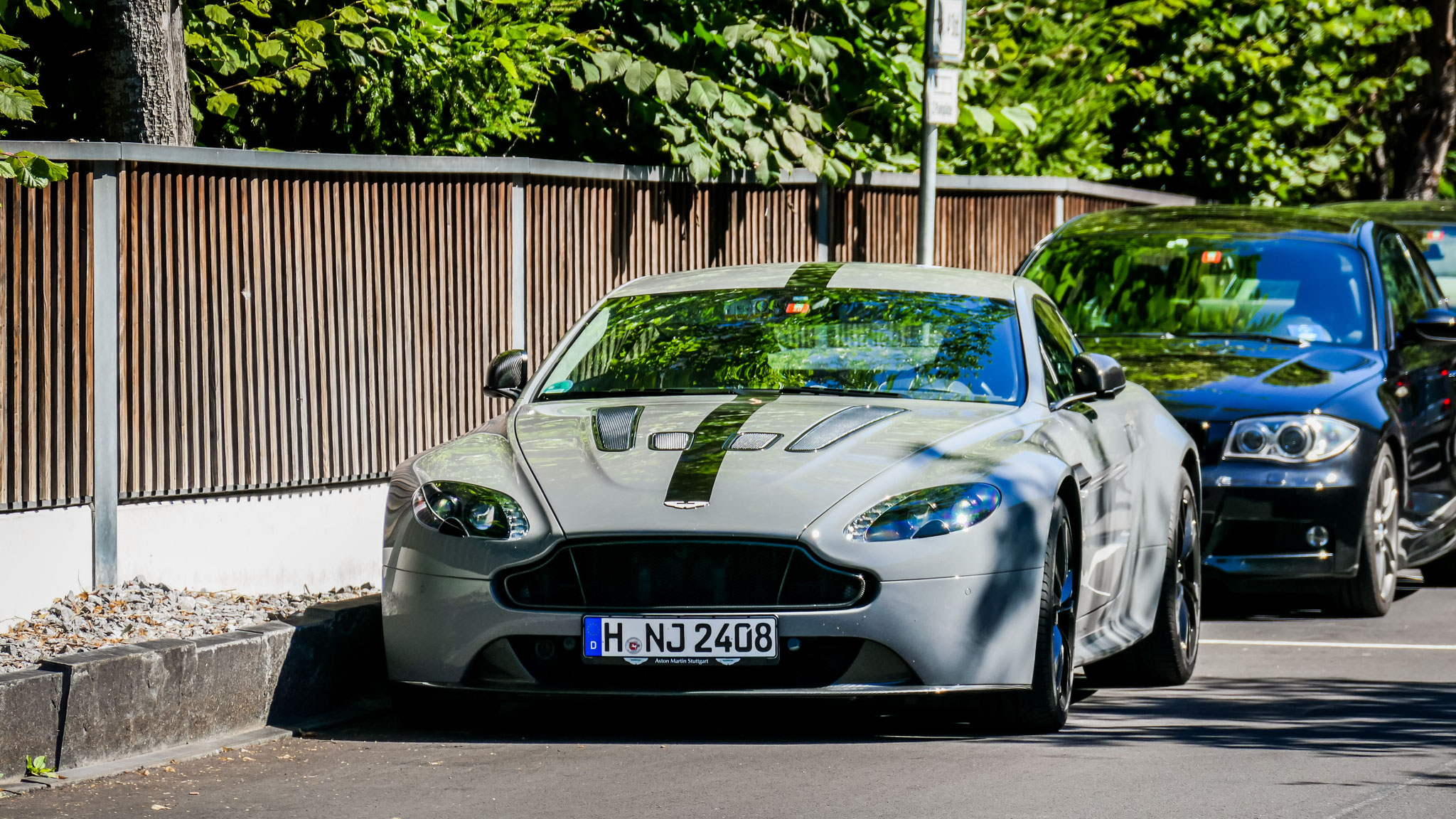 Aston Martin Vantage V12 - H-NJ2408