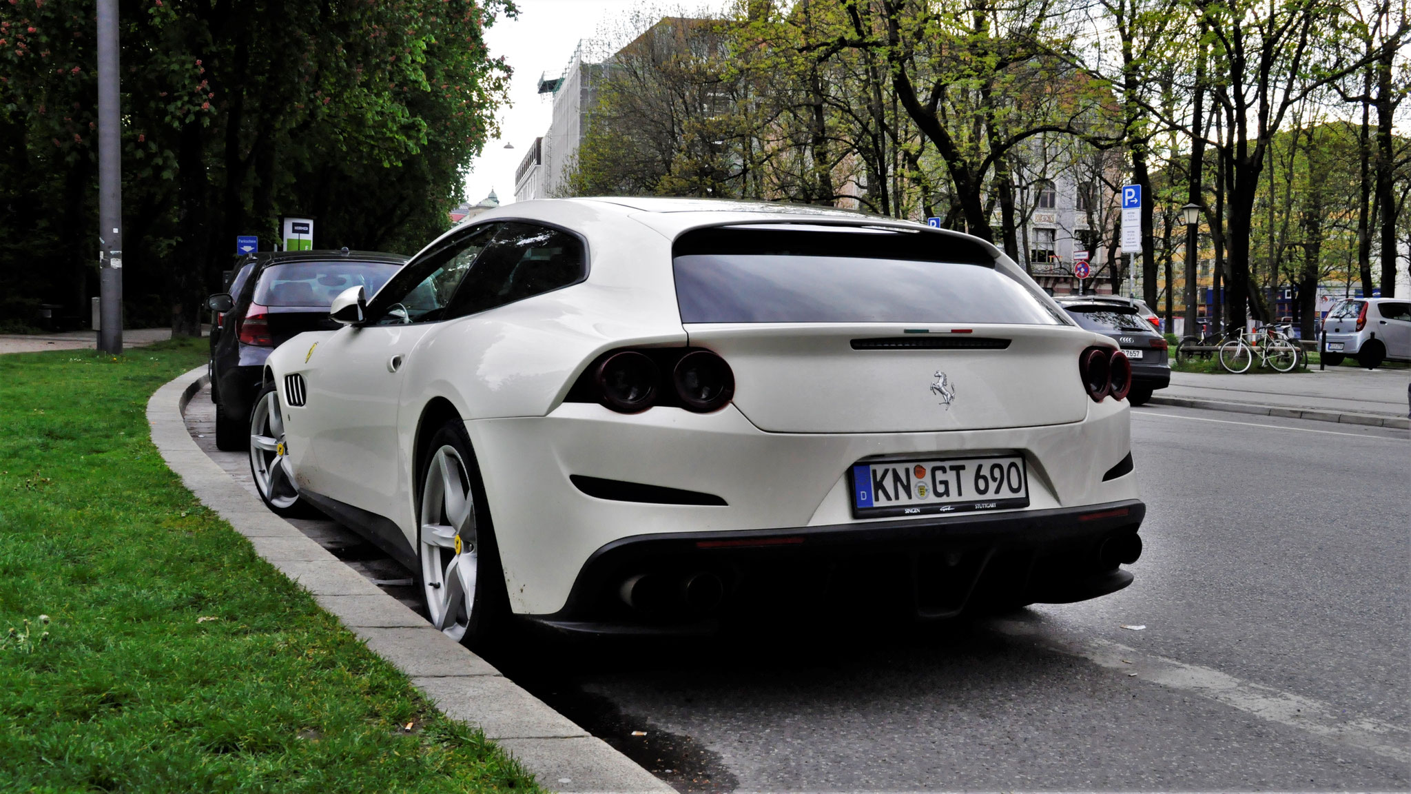 Ferrari GTC4 Lusso - KN-GT690