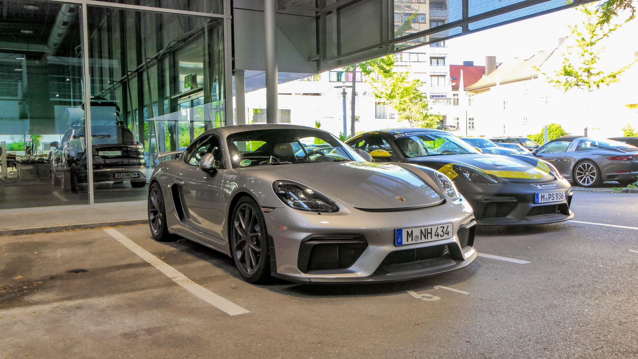 Porsche Cayman GT4 - M-NH434