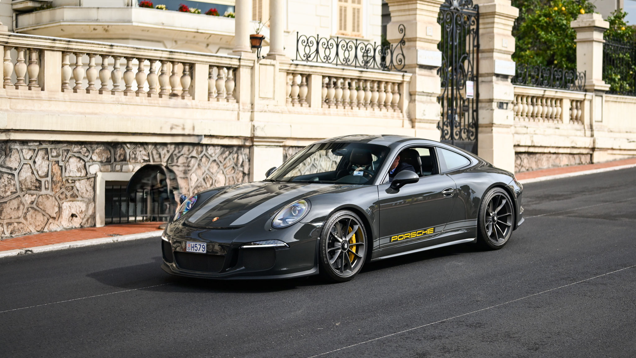 Porsche 911 R - H579 (MC)