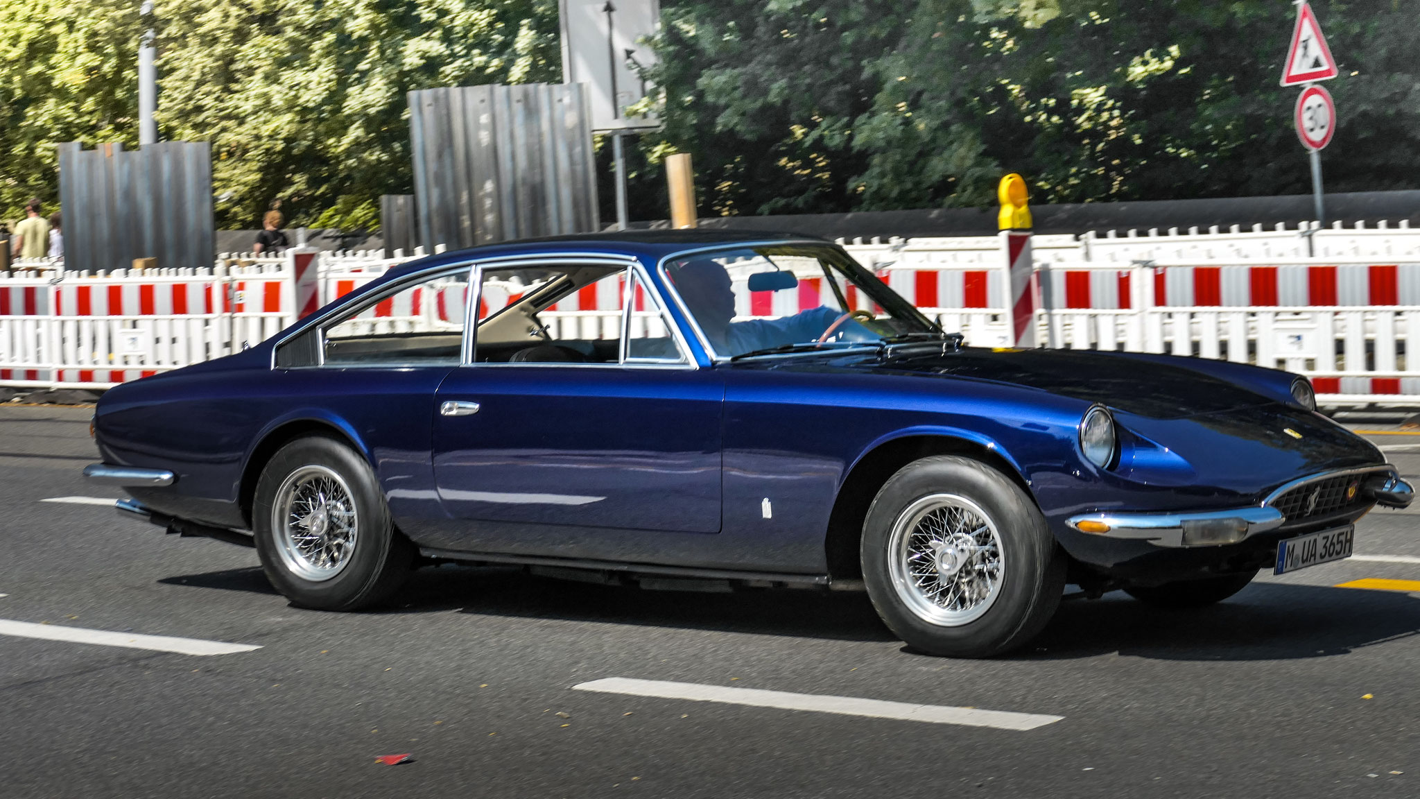 Ferrari 365 GT 2+2 - M-UA365H