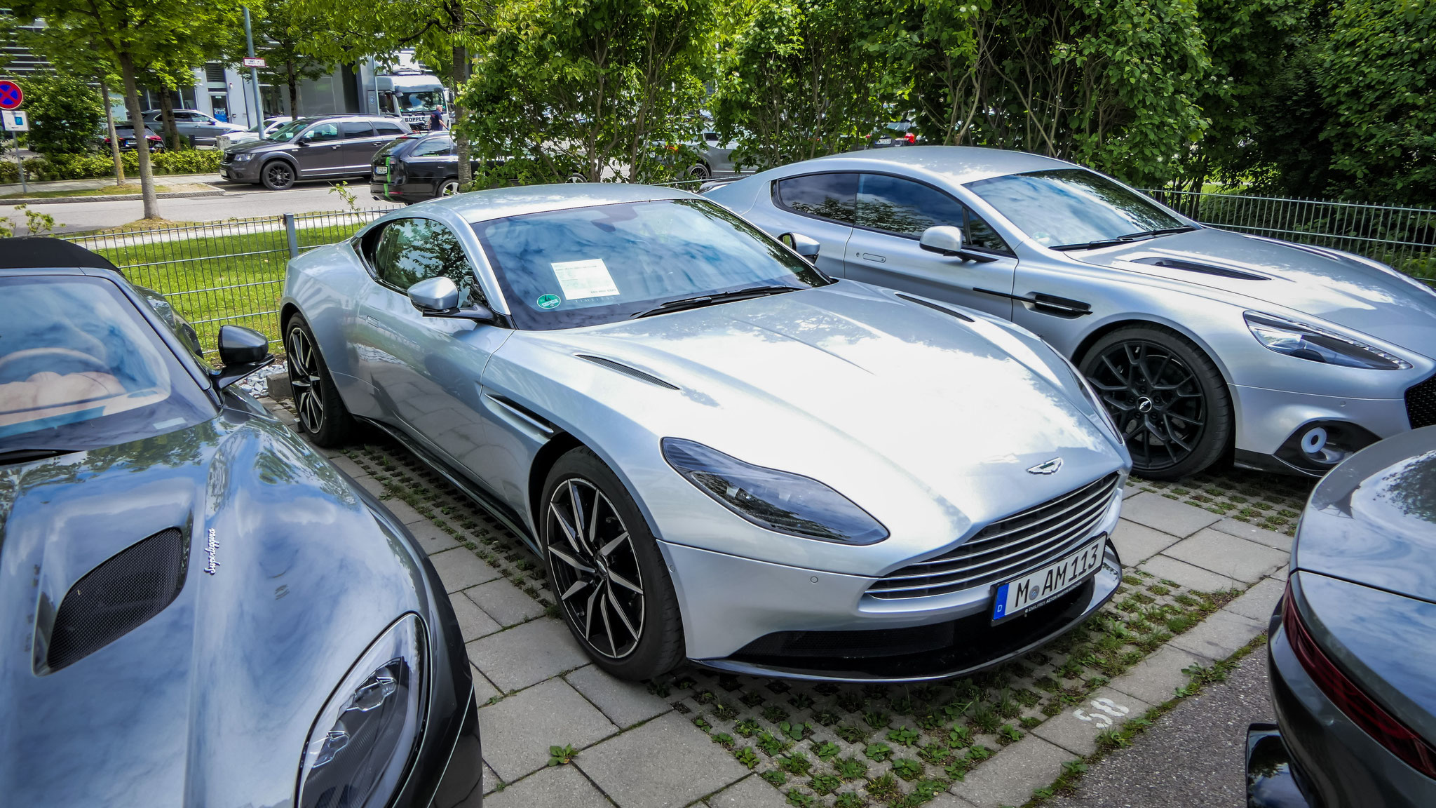 Aston Martin DB11 - M-AM113