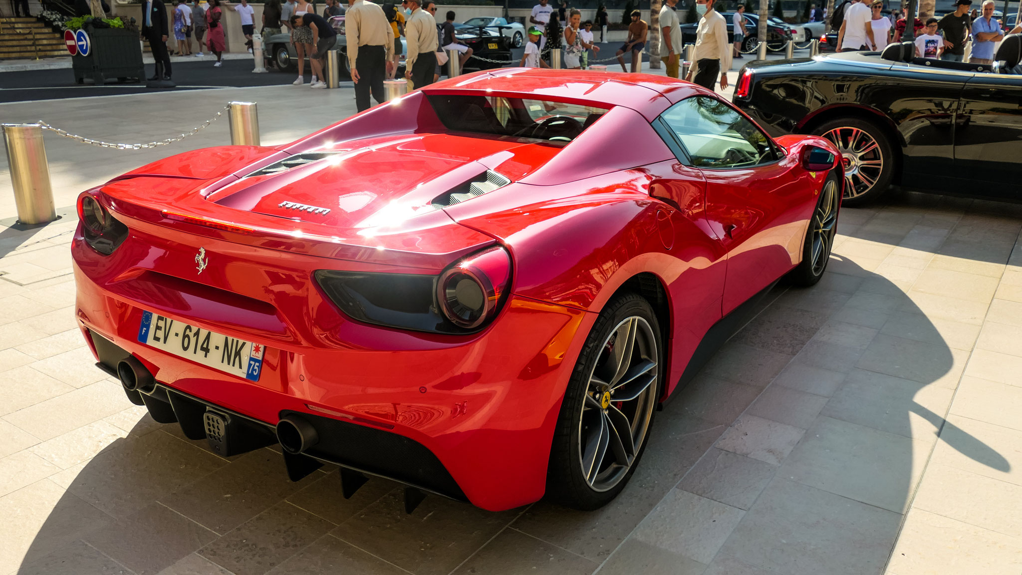 Ferrari 488 Spider - EV614NK-75 (FRA)