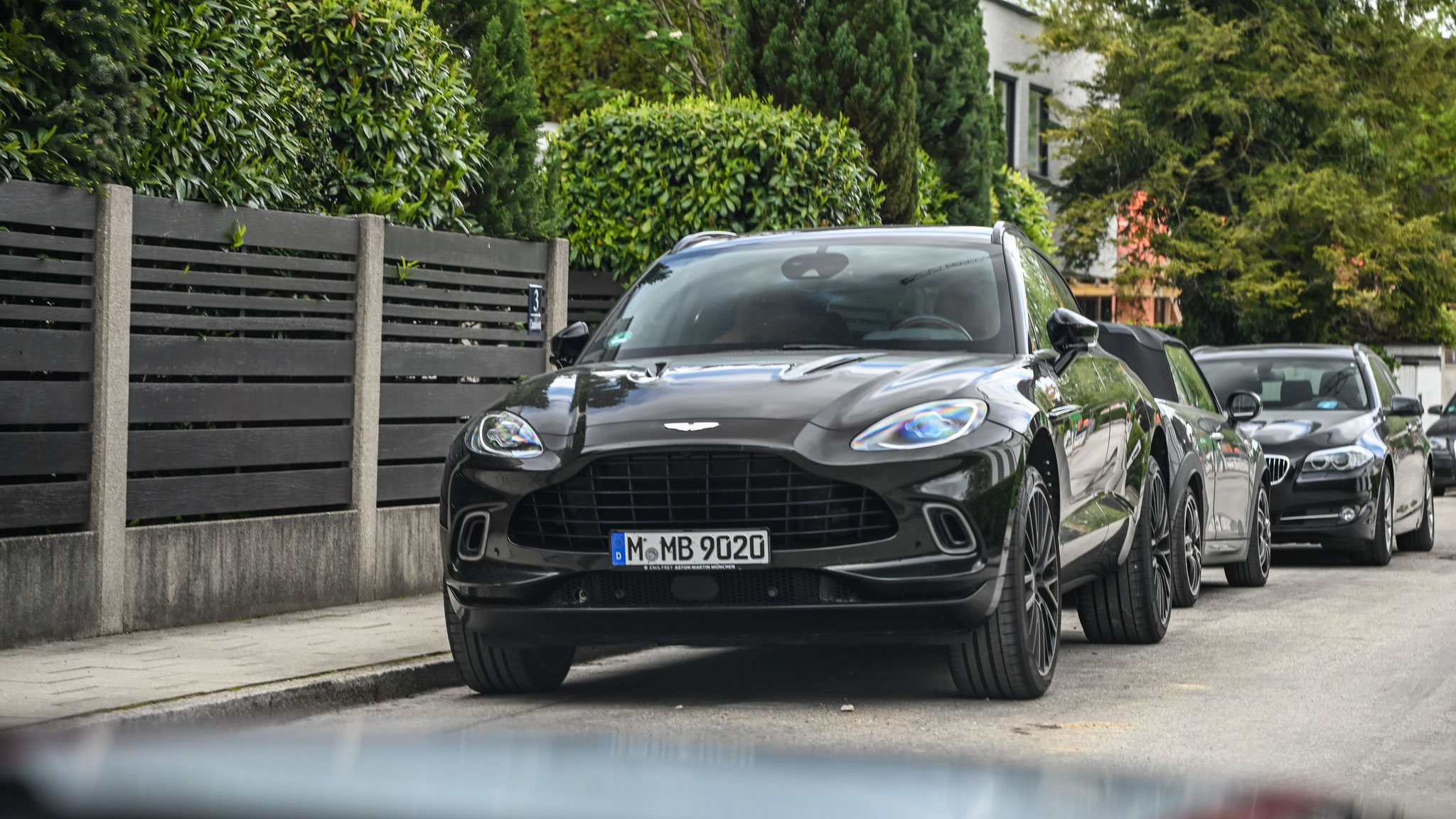 Aston Martin DBX - M-MB9020