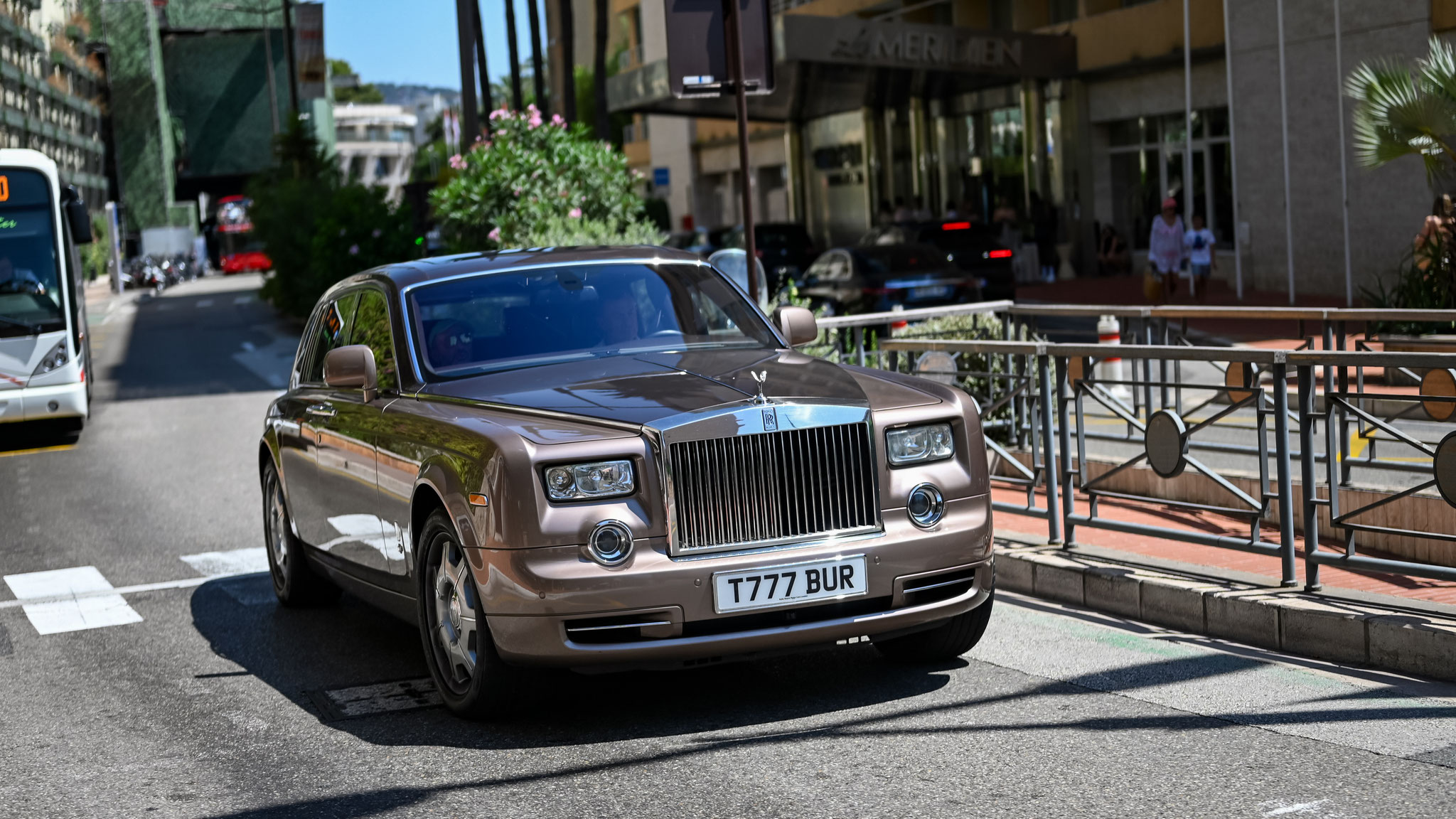 Rolls Royce Phantom - T777BUR (GB)
