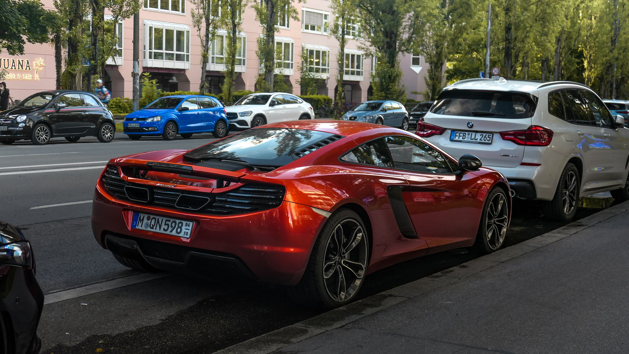 McLaren MP4-12C - M-QN598