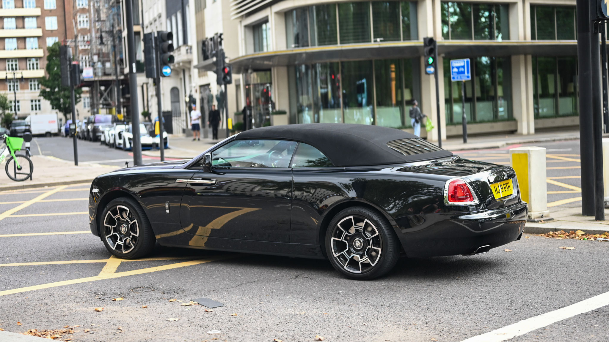 Rolls Royce Dawn - HJ19BXH (GB)