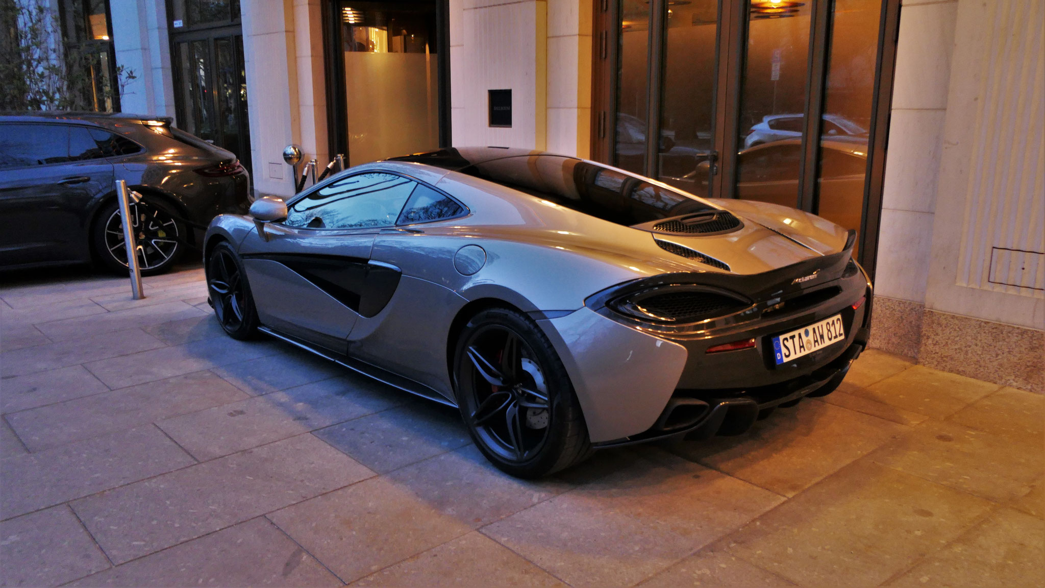 McLaren 570GT - STA-AW812