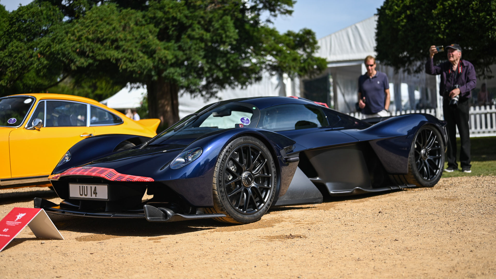 Aston Martin Valkyrie - UU14 (GB)