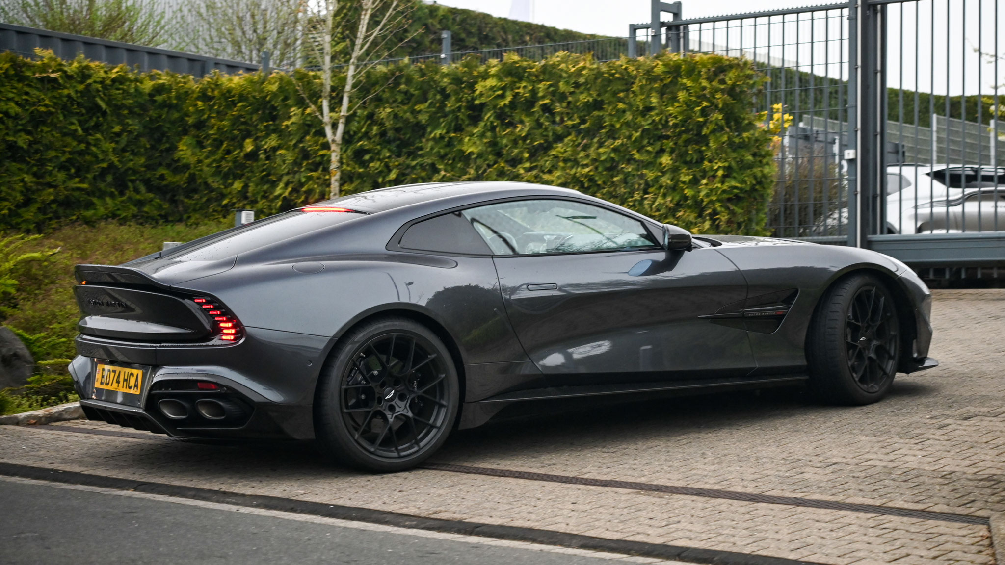 Aston Martin Vanquish - BD74HCA (GB)
