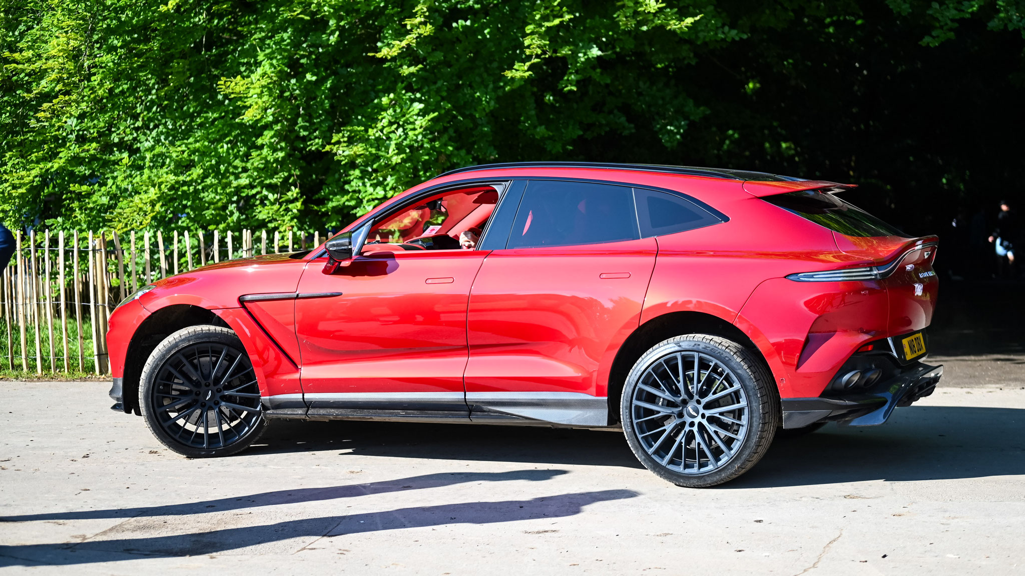 Aston Martin DBX 707 - N18DBX (GB)