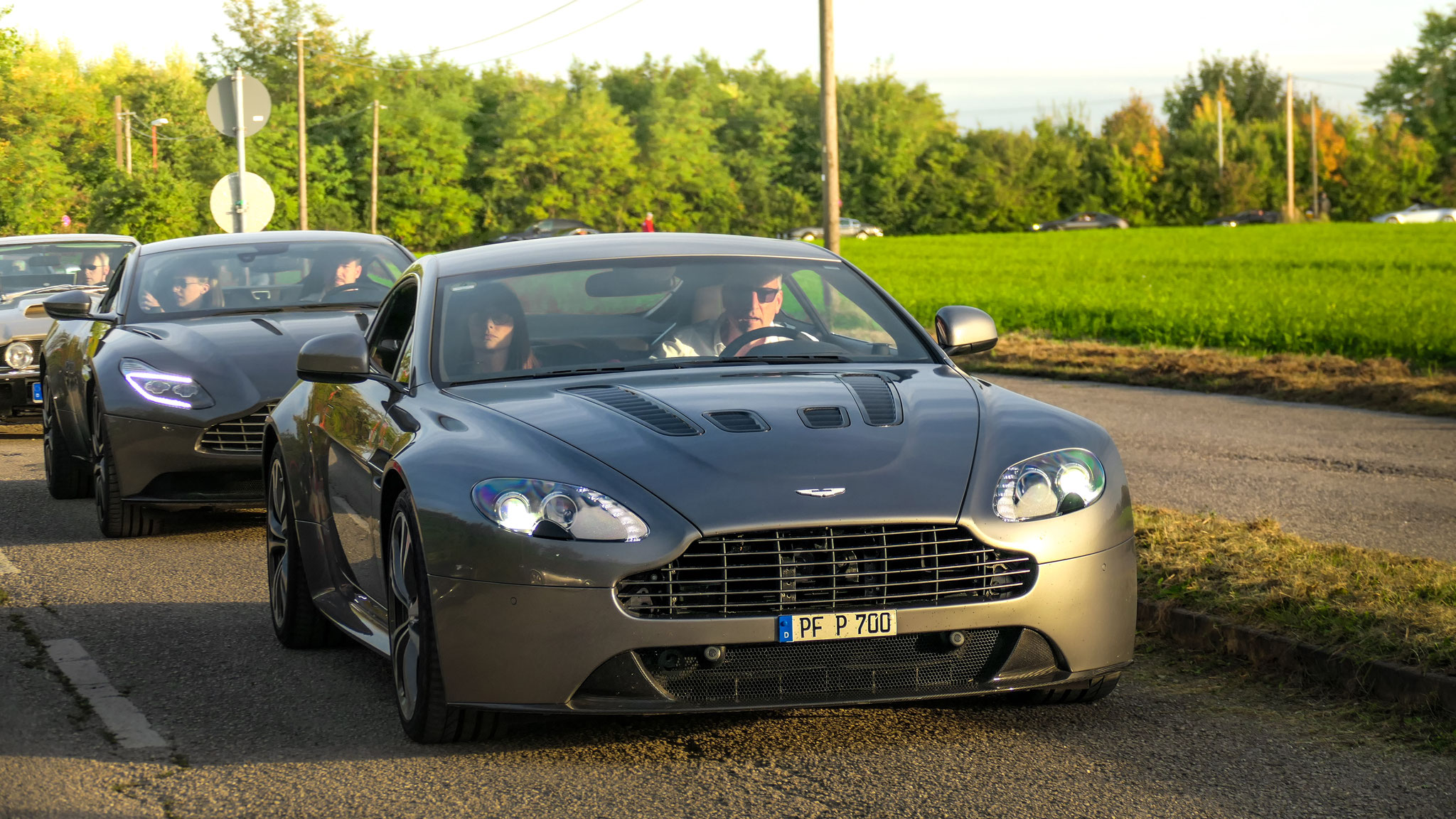 Aston Martin Vantage V12 - PF-P700