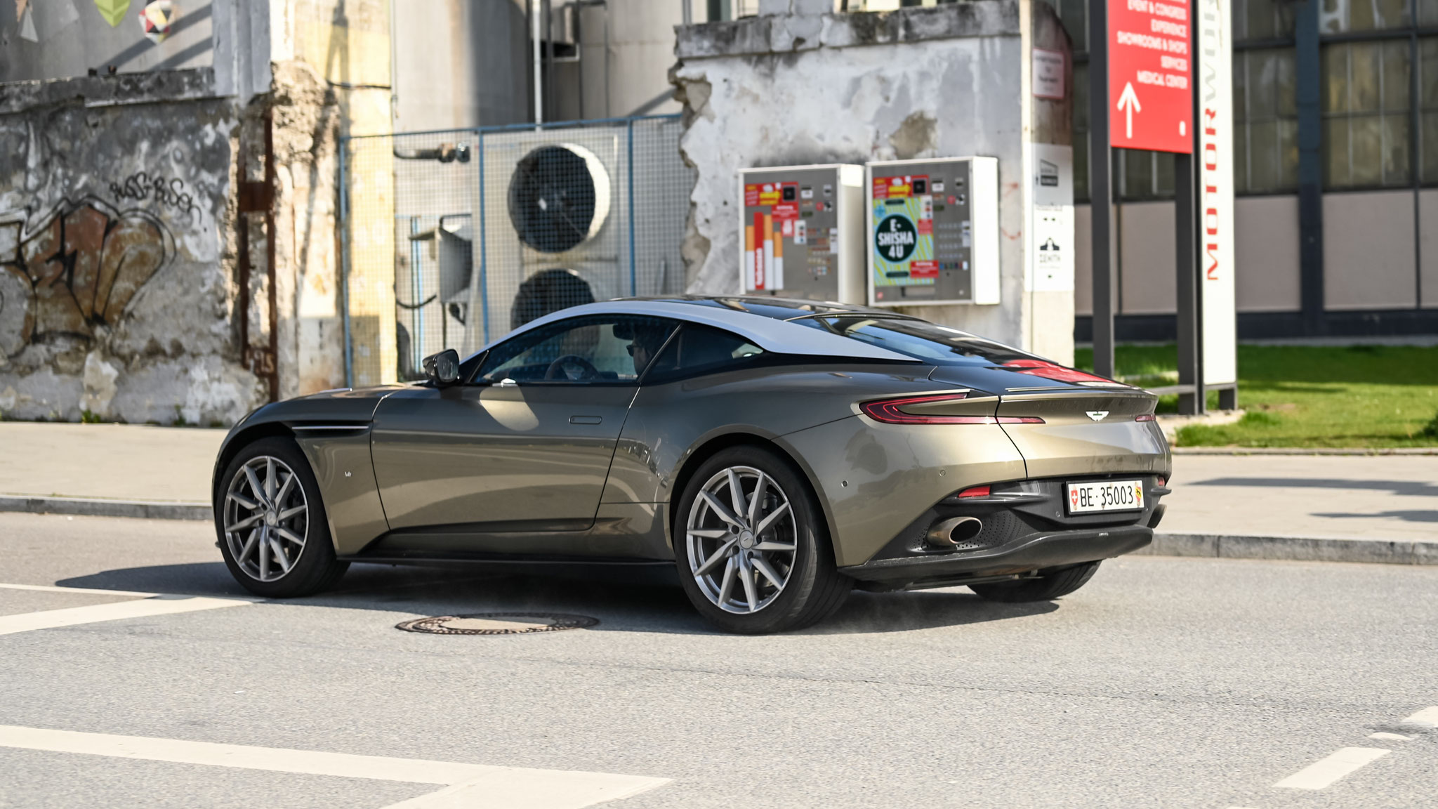 Aston Martin DB11 - BE35003 (CH)