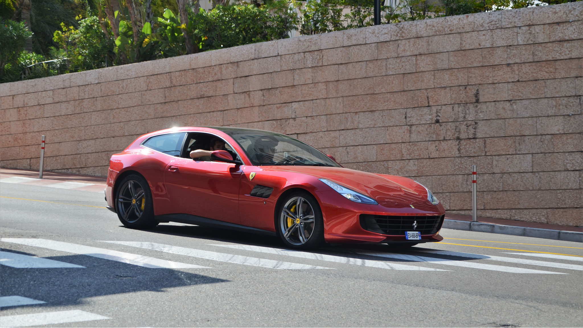 Ferrari GTC4 Lusso - EX668BP-06 (FRA)
