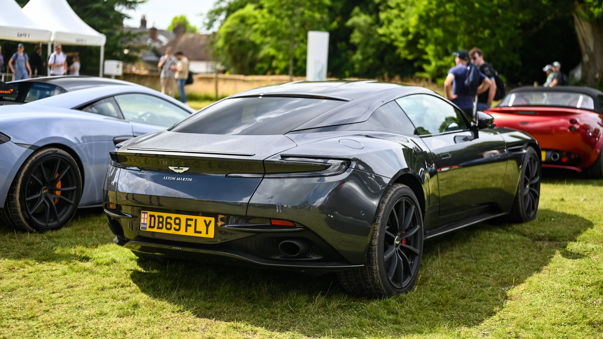 Aston Martin DB11 - DB69FLY (GB)