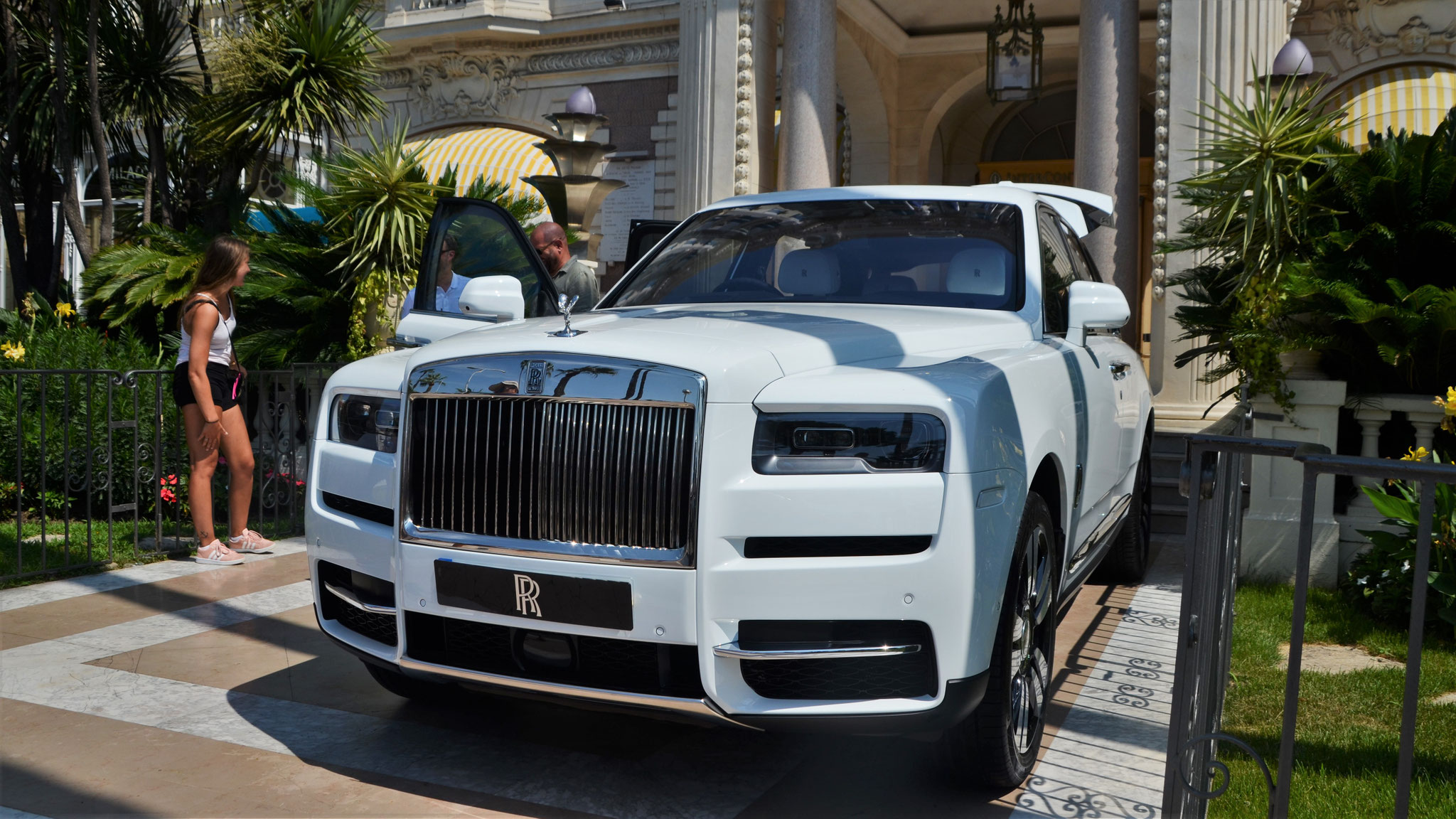 Rolls Royce Cullinan - HN18MBO (GB)