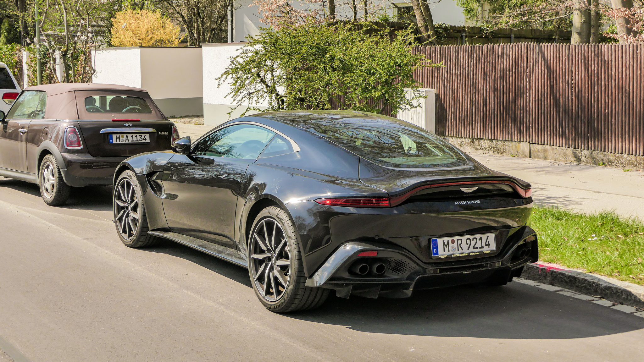 Aston Martin Vantage - M-R9214