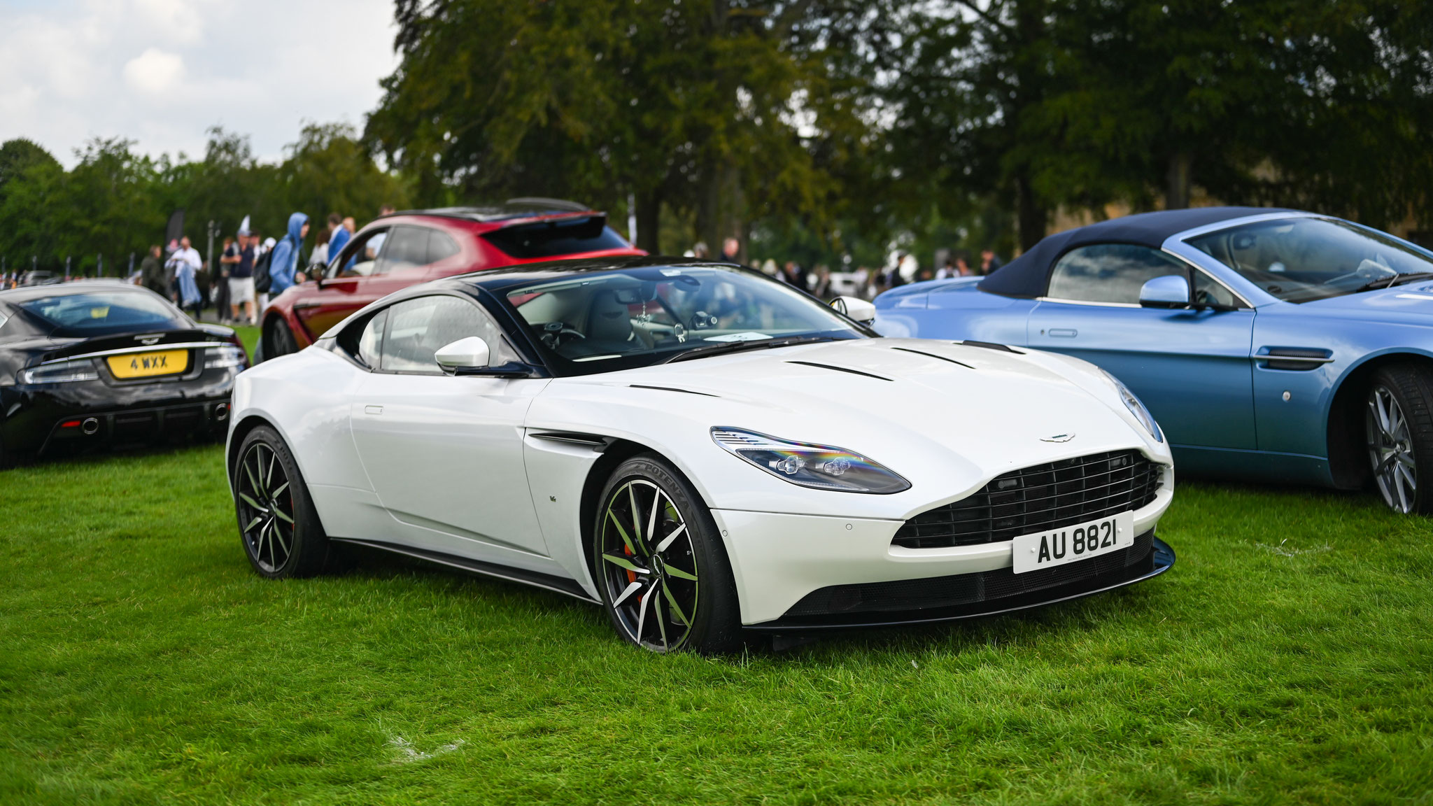 Aston Martin DB11 - AU882I (GB)