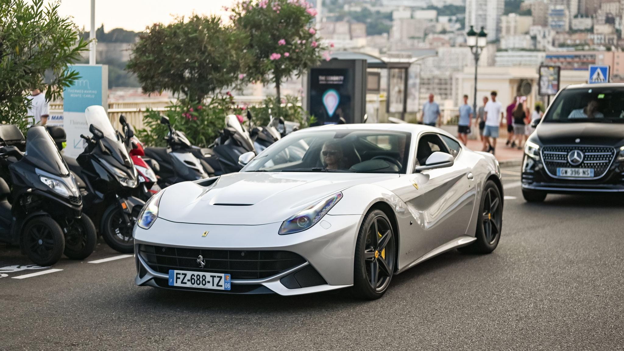 Ferrari F12 Berlinetta - FZ688TZ-06 (FRA)