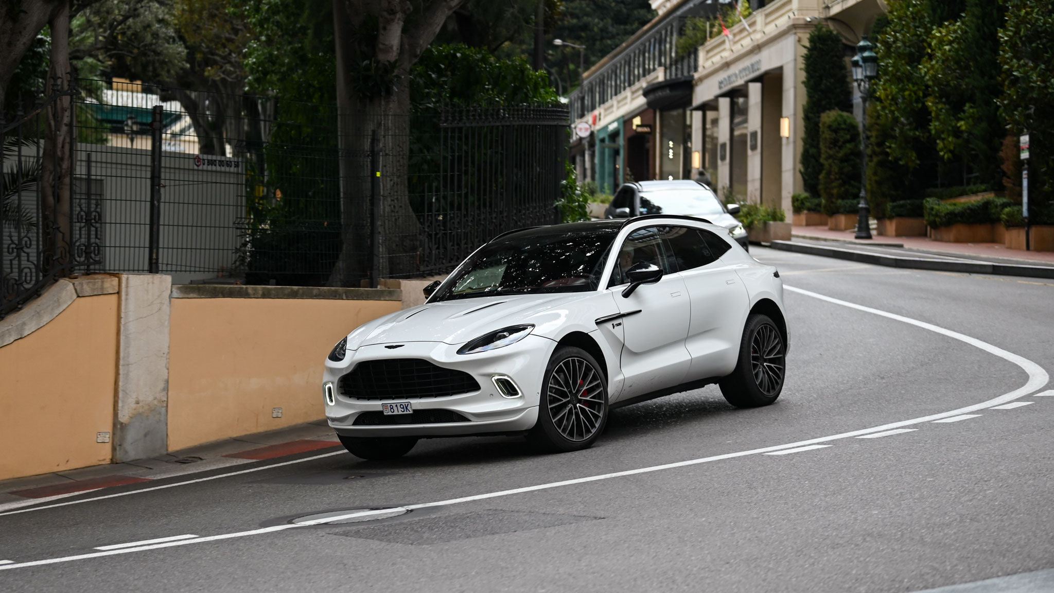 Aston Martin DBX - 819K