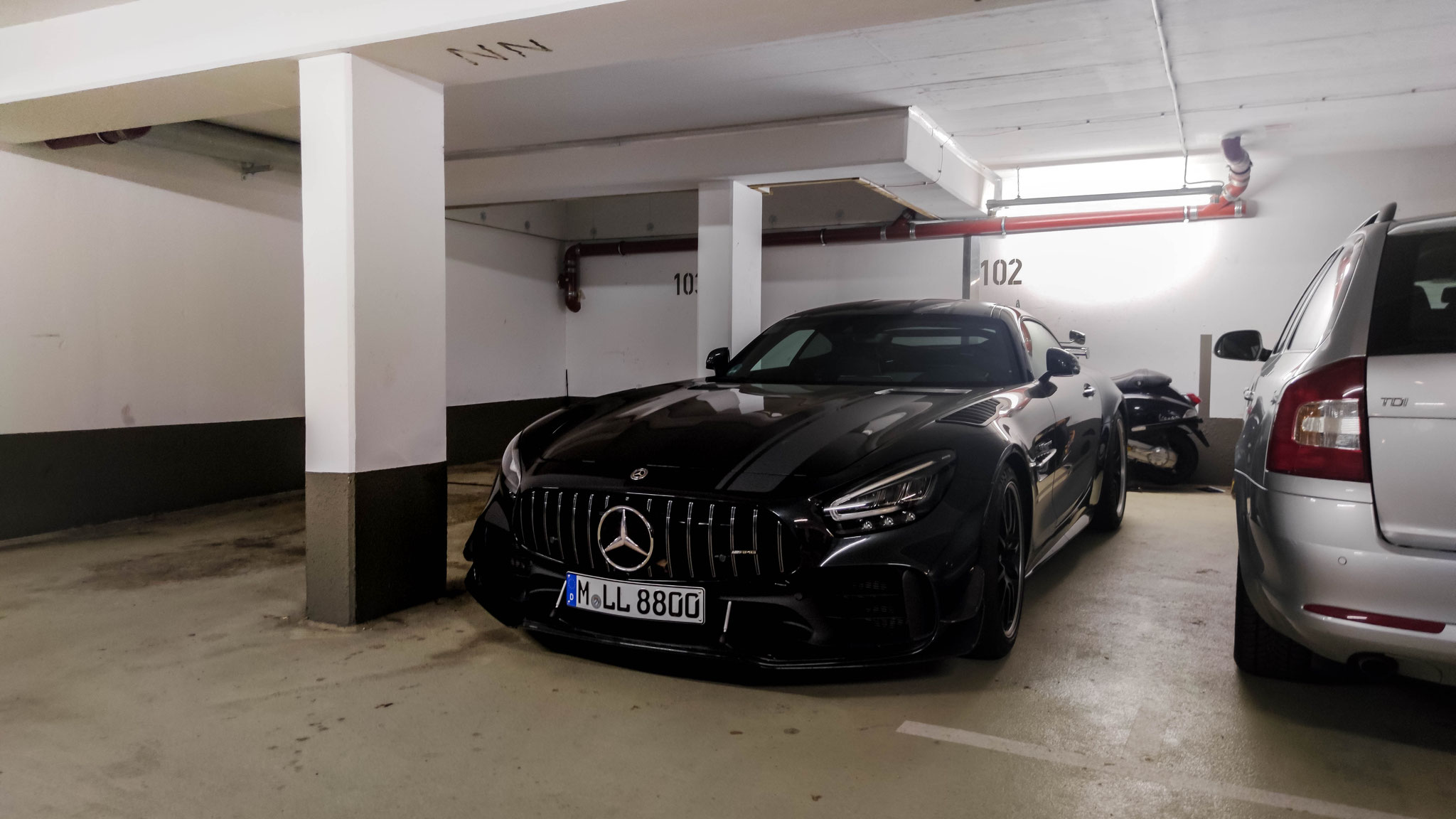 AMG GTR Pro - M-LL8800
