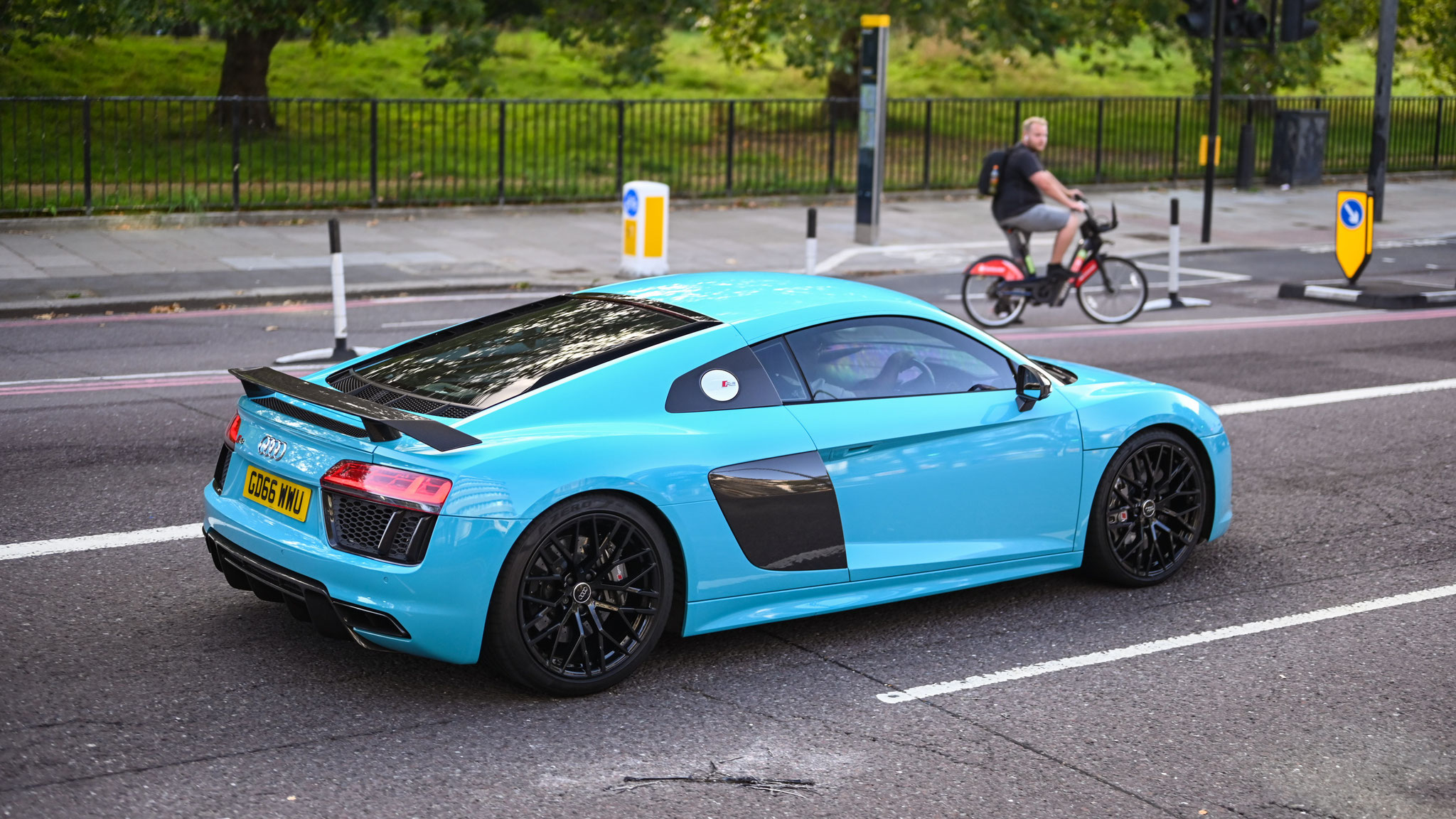 Audi R8 V10 - GD66WWU (GB)