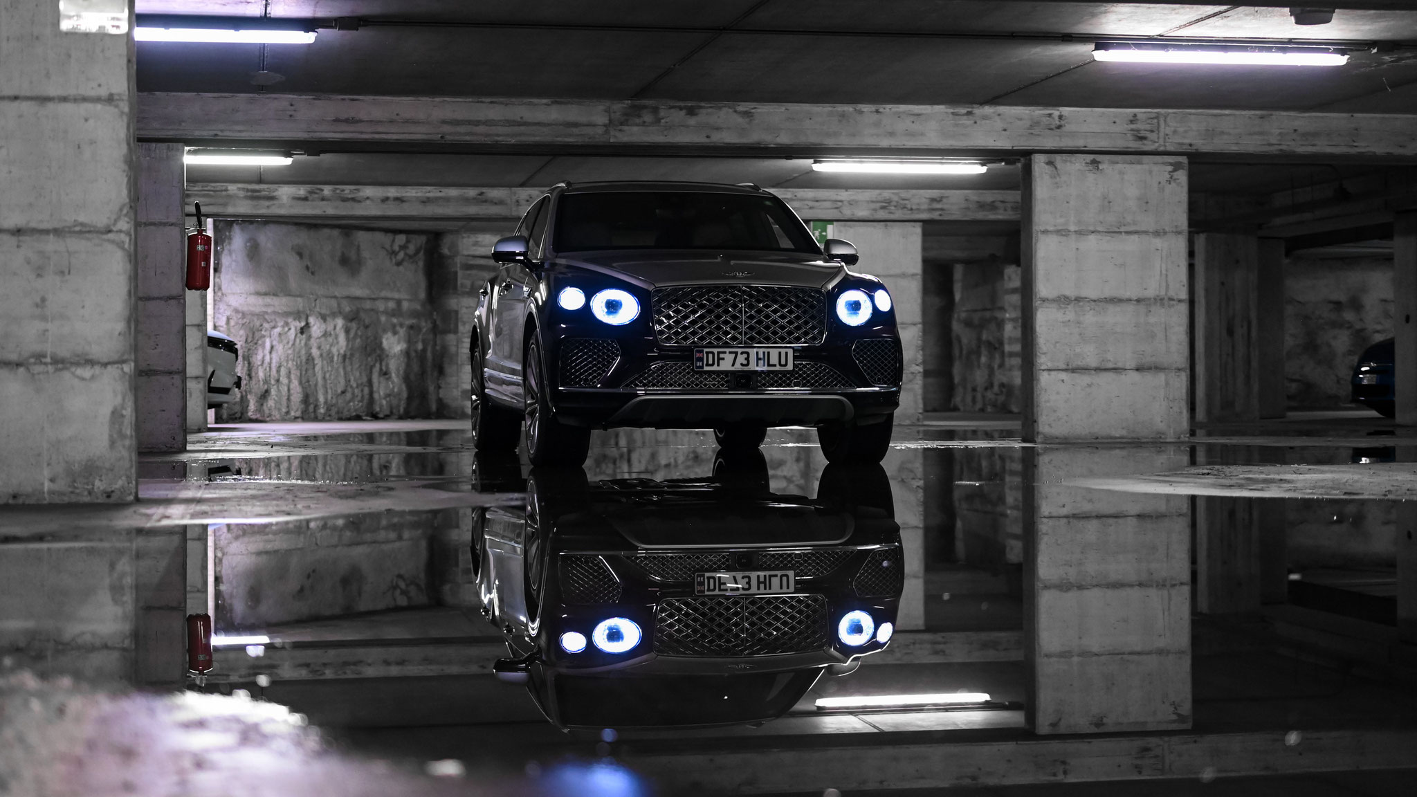 Bentley Bentayga EWB - DF73HLU (GB)