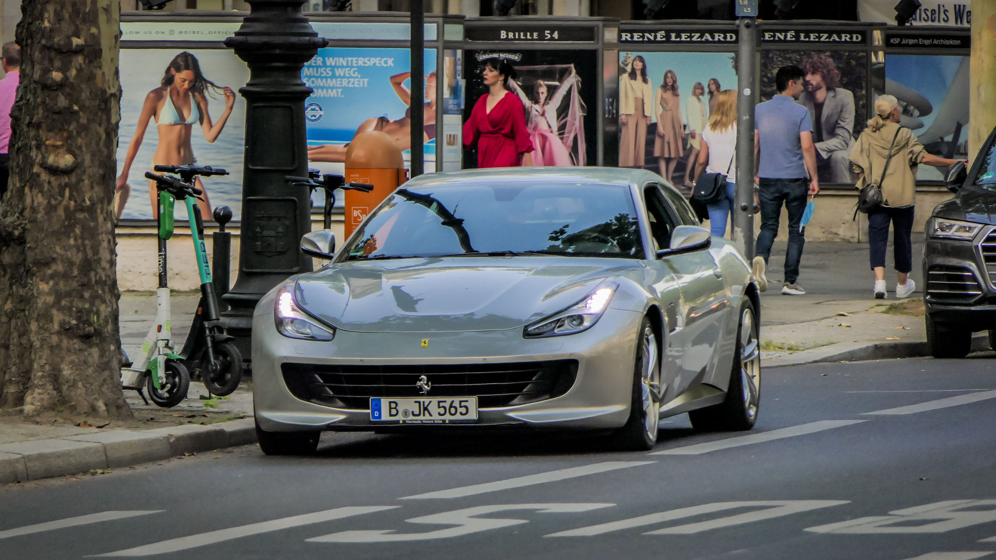 Ferrari GTC4 Lusso - B-JK565