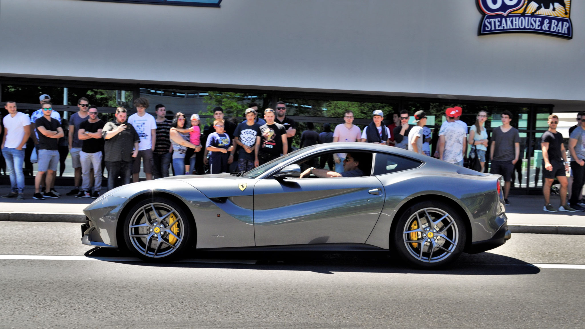 Ferrari F12 Berlinetta - S-HR740