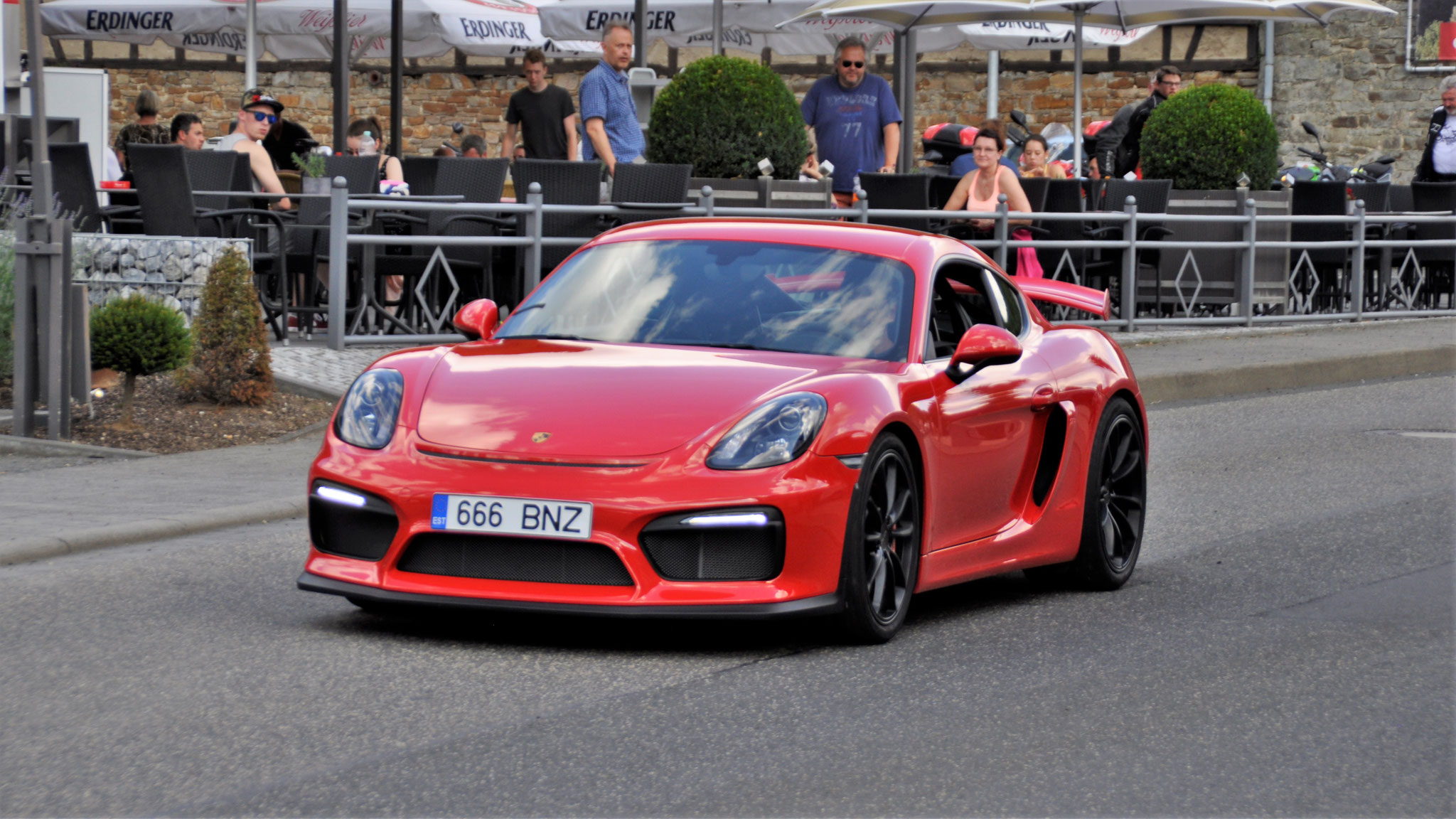 Porsche Cayman GT4 - 666BNZ (EST)