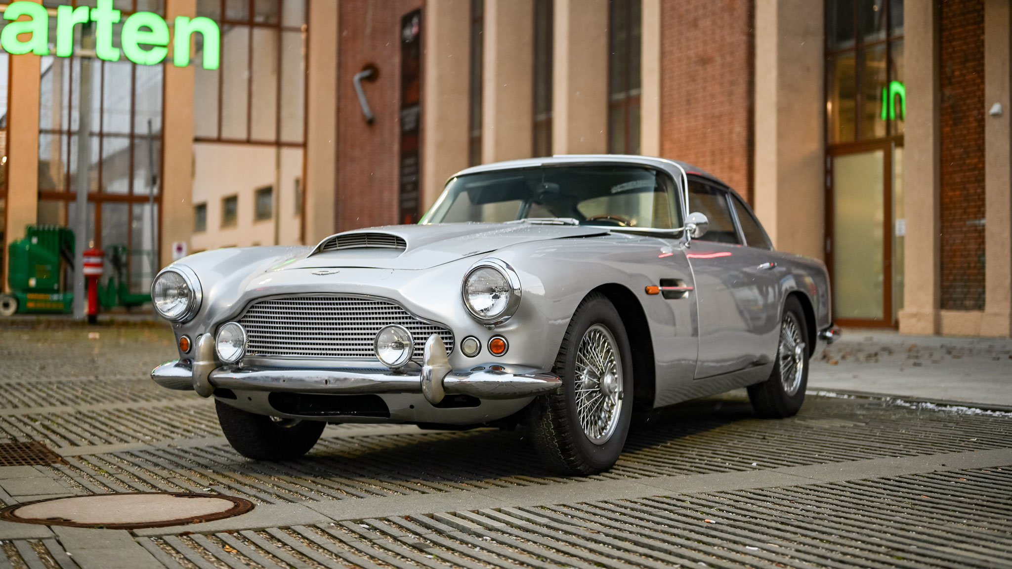 Aston Martin DB4 (KWT)