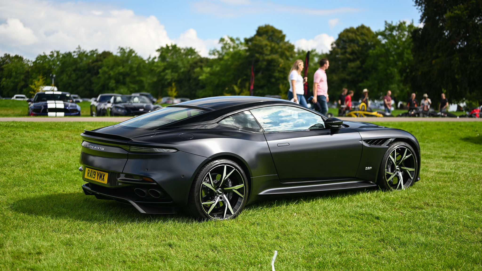 Aston Martin DBS Superleggera - RA19YMX (GB)