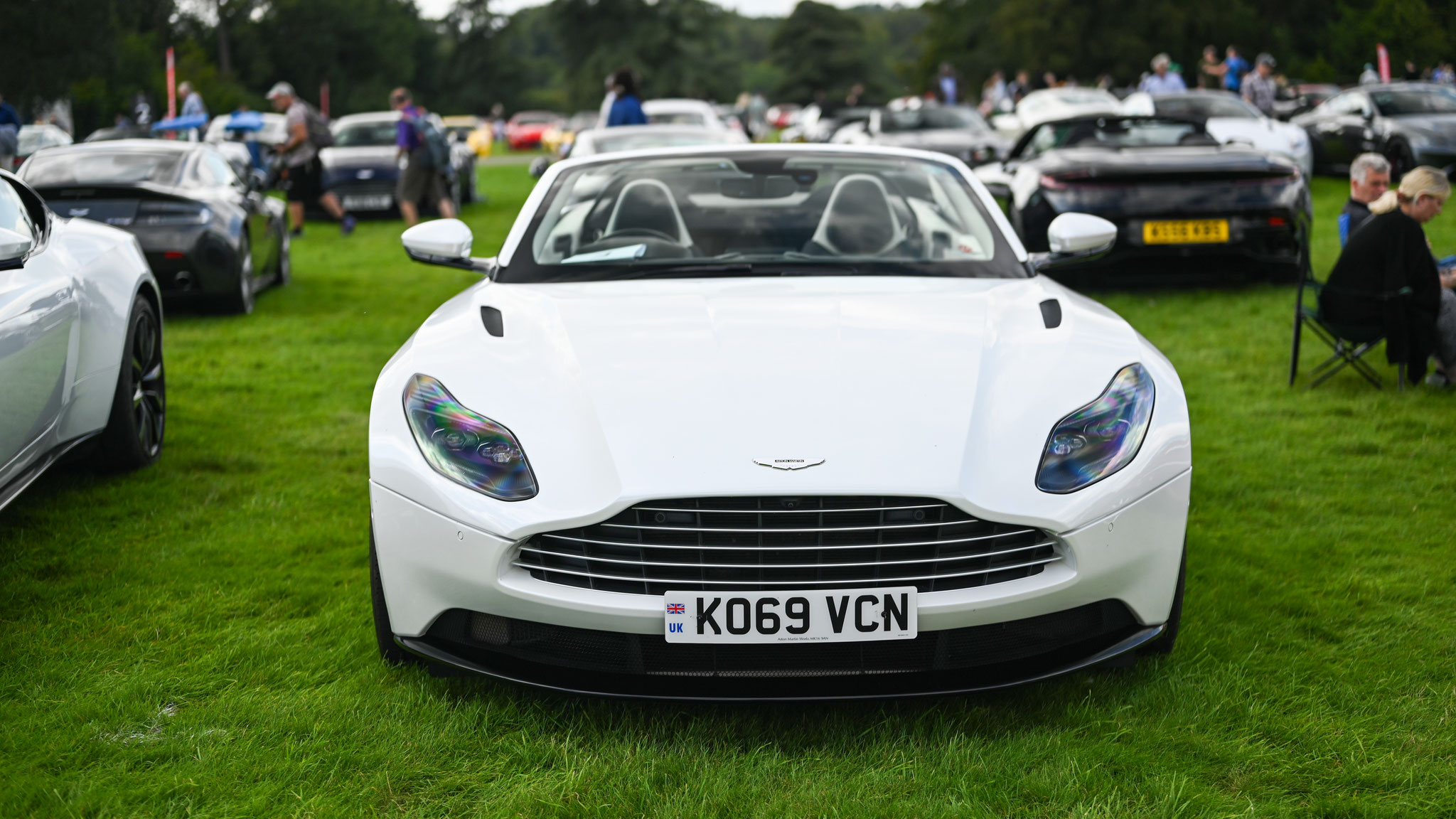 Aston Martin DB11 Volante - KO69VCN (GB)