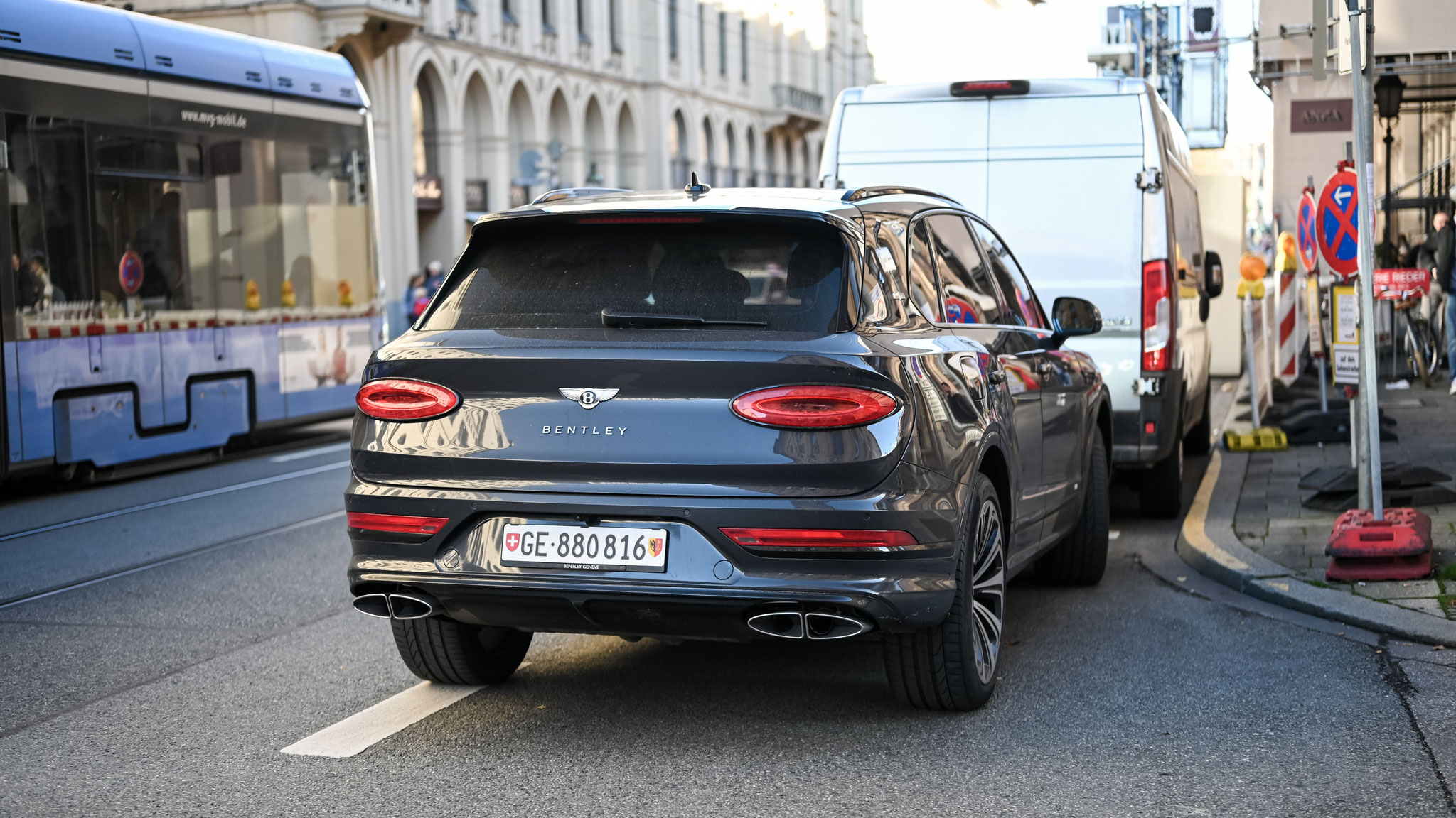 Bentley Bentayga - GE880816 (CH)