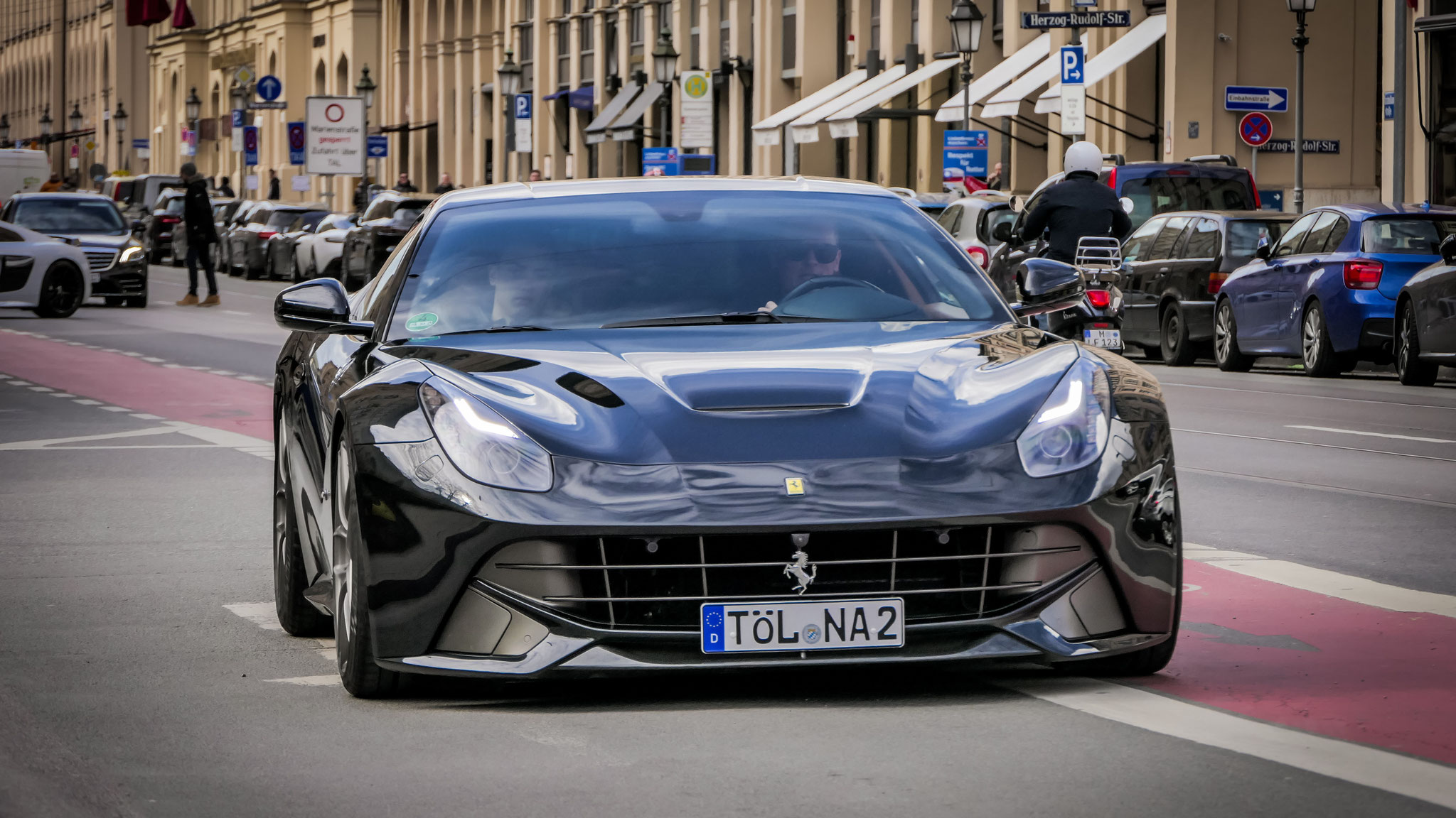 Ferrari F12 Berlinetta - TÖL-NA2
