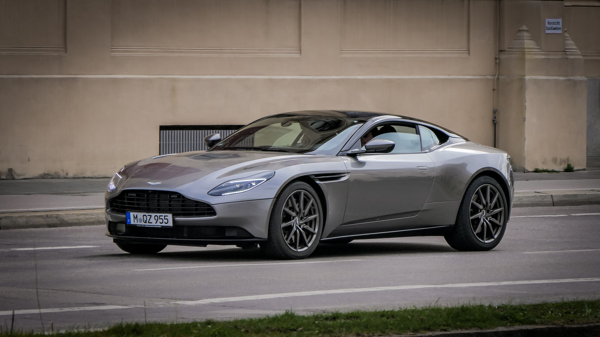 Aston Martin DB11 - M-QZ955