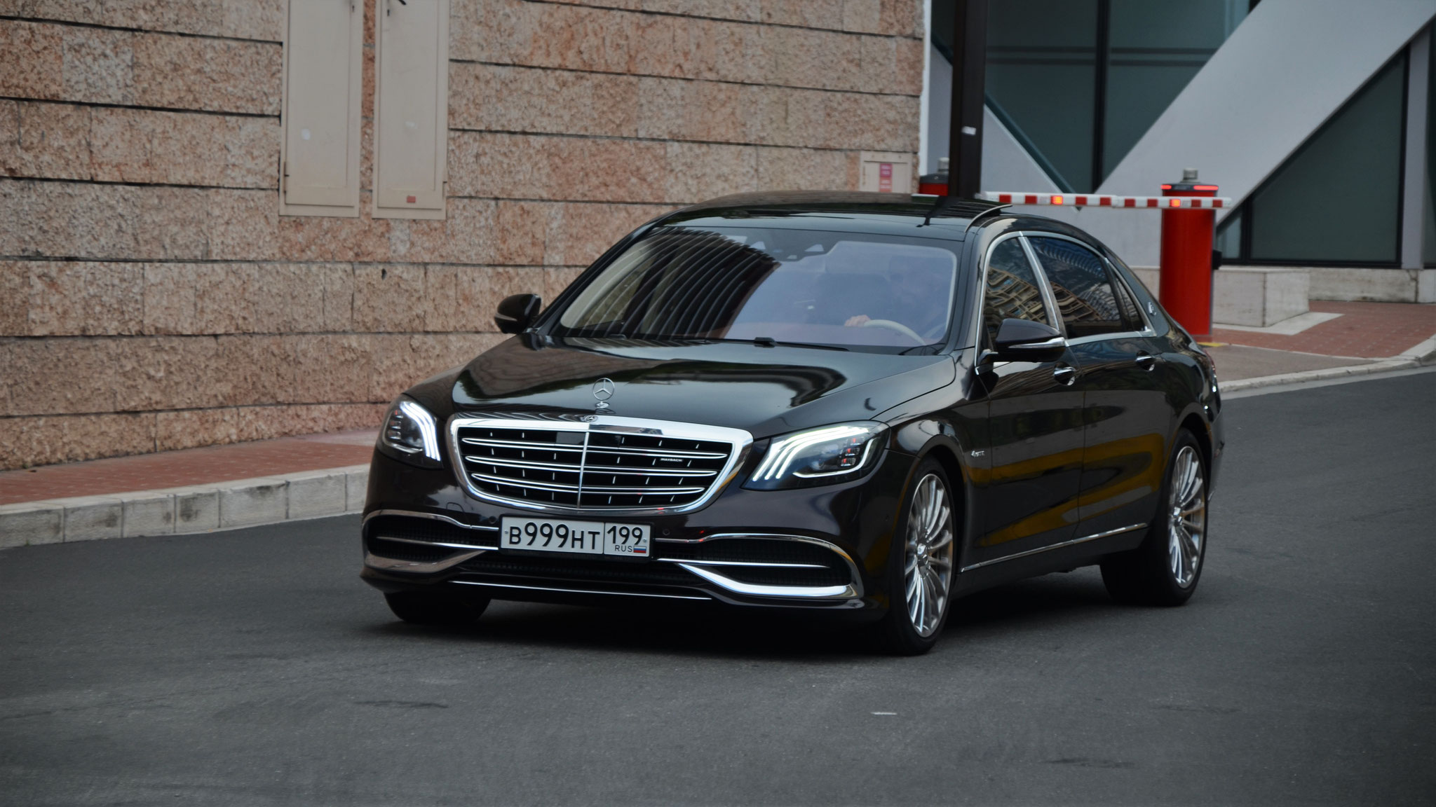 Mercedes Maybach S500 - B999HT-199 (RUS)