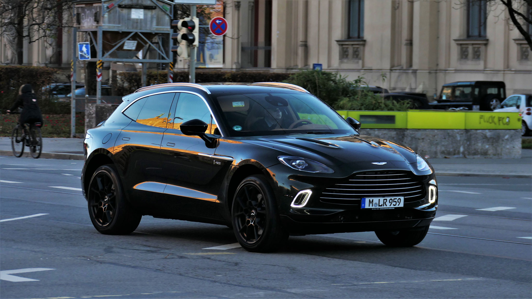 Aston Martin DBX 1/500 - M-LR959