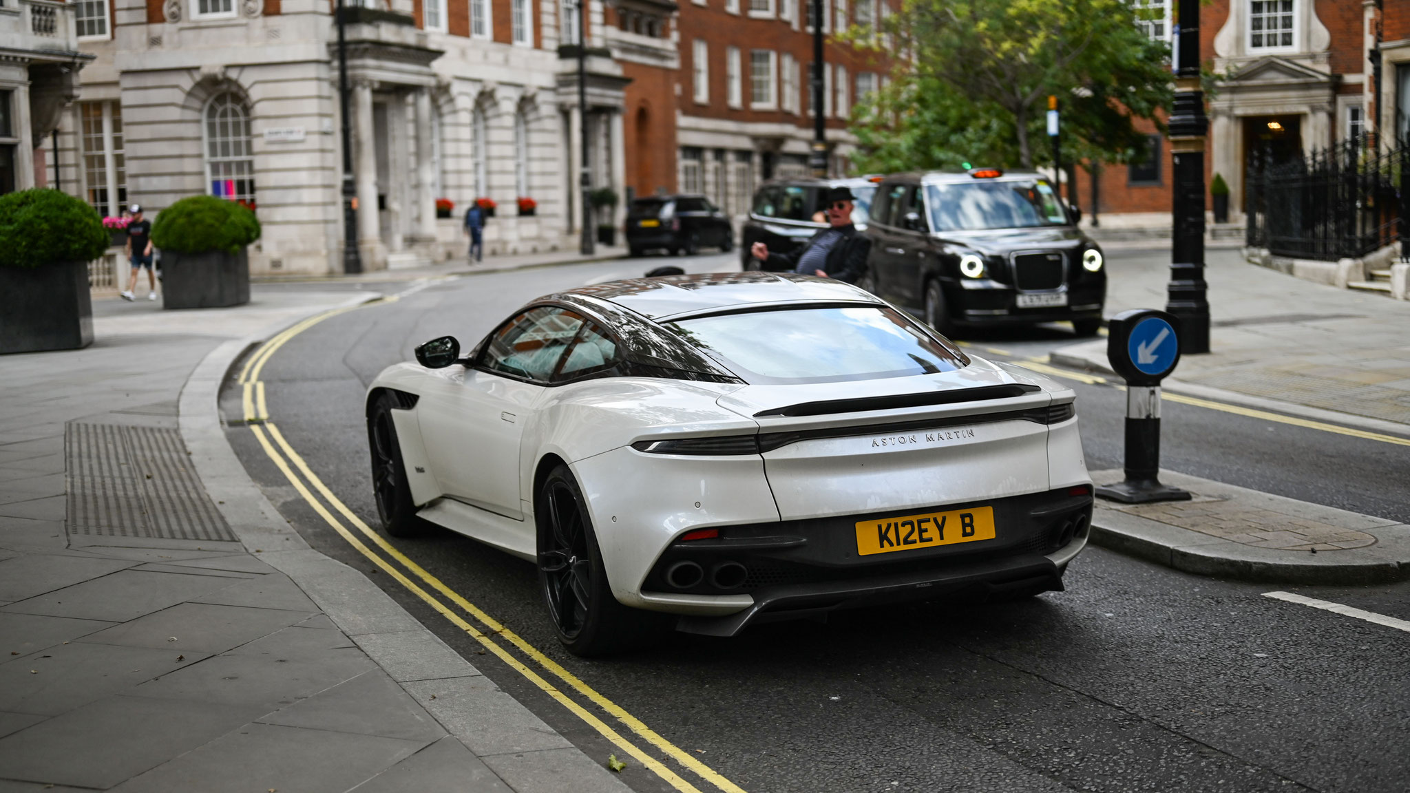 Aston Martin DBS Superleggera - K12EXB (GB)
